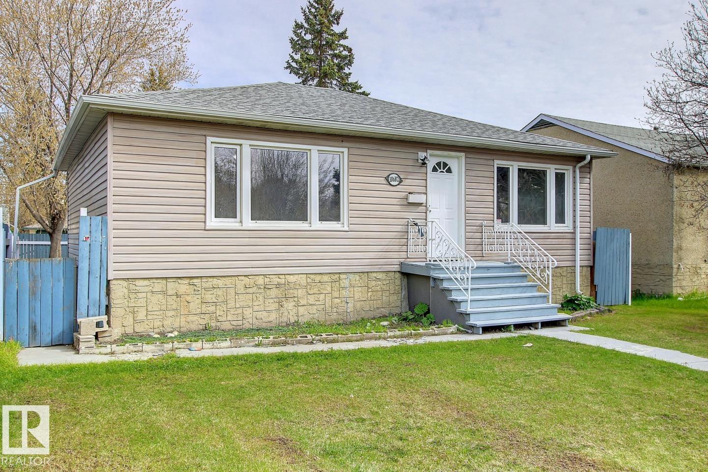 61 Av Nw Unit 10682 Ave, Edmonton, AB T6H 1L7