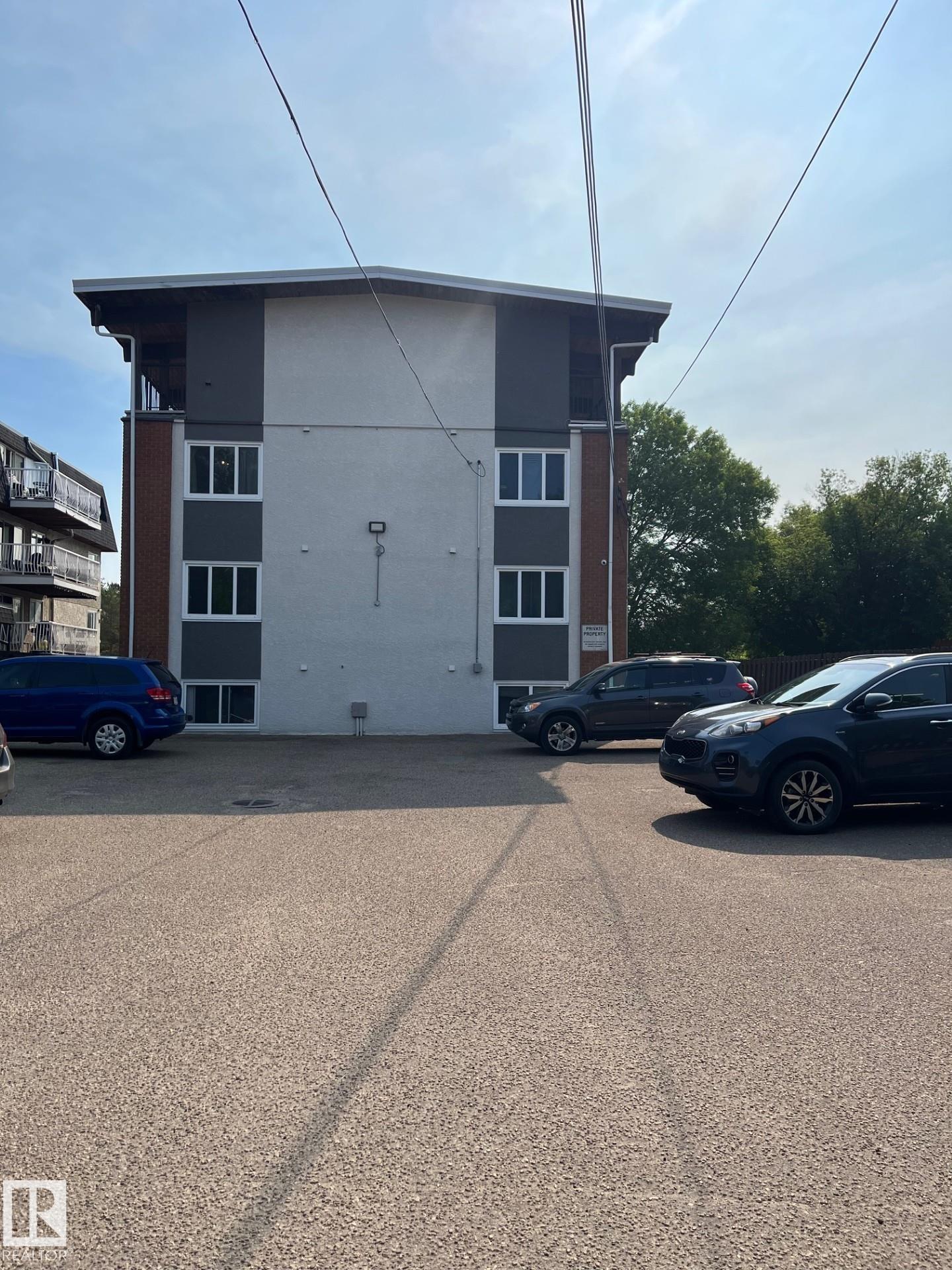 8524 Gateway Boulevard Northwest #203, Edmonton, AB T6E 4B5