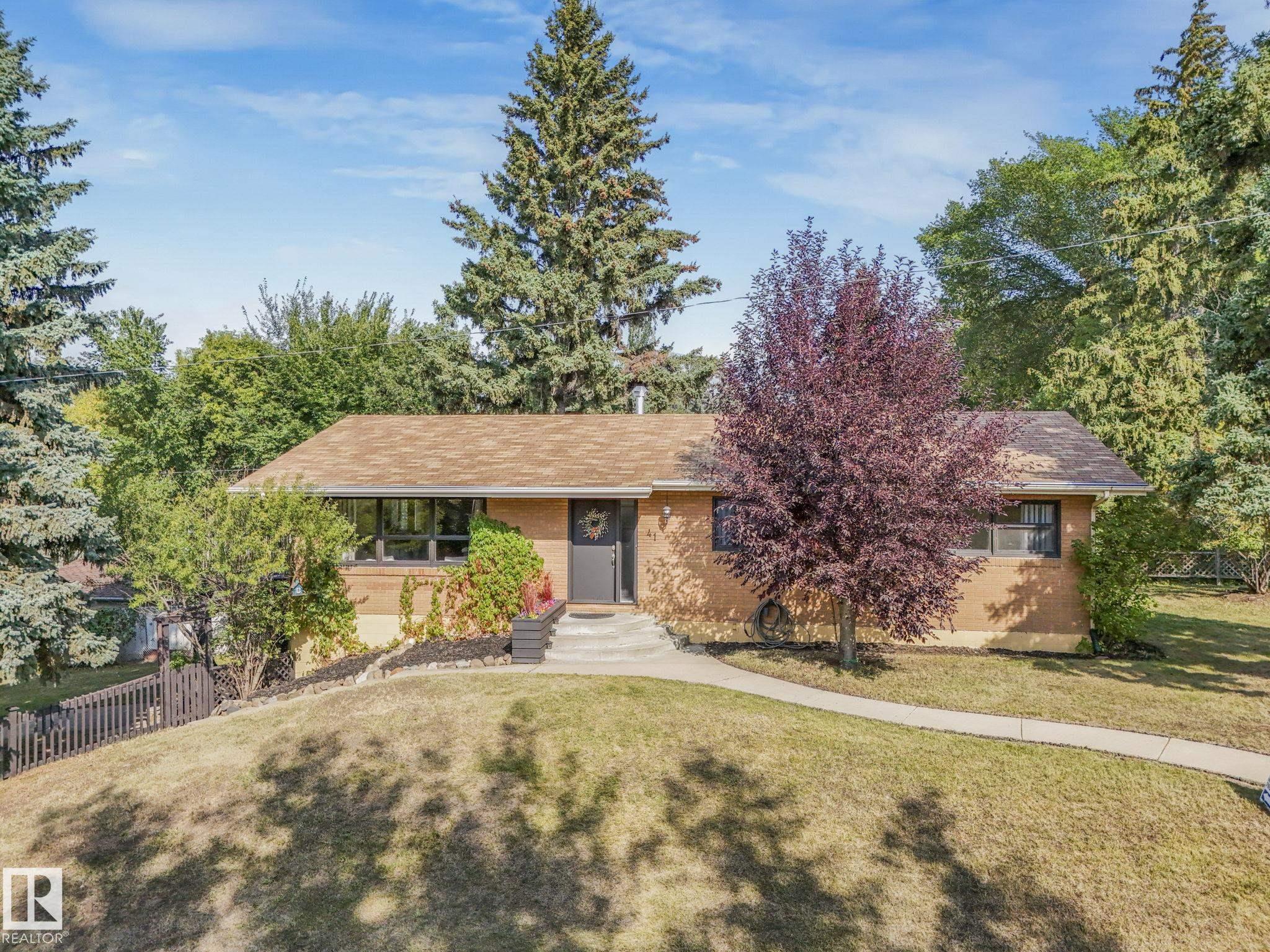 41 Balmoral Dr, St. Albert, AB T8N 0C1