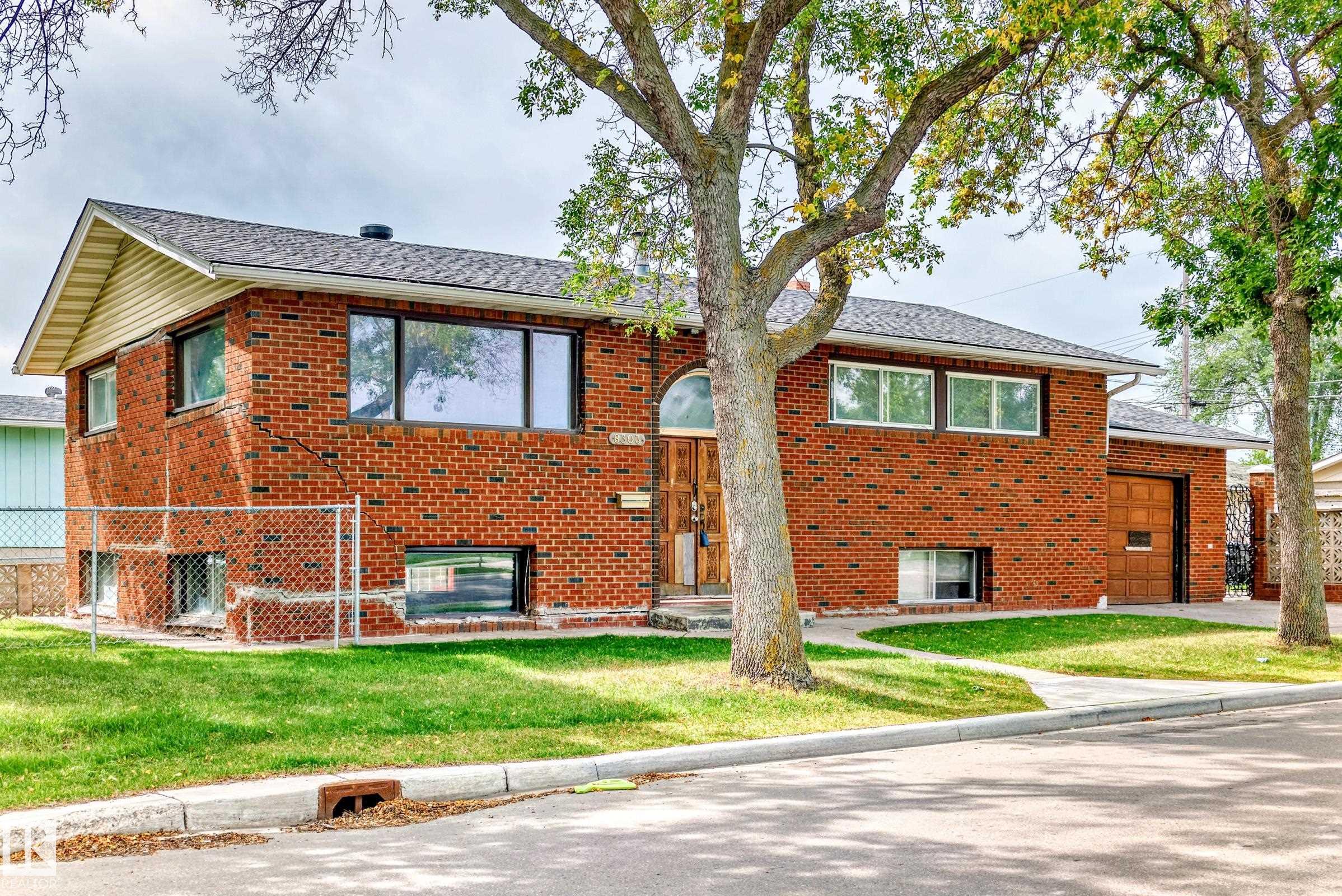124 Av Nw Unit 8303 Ave, Edmonton, AB T5B 1C3