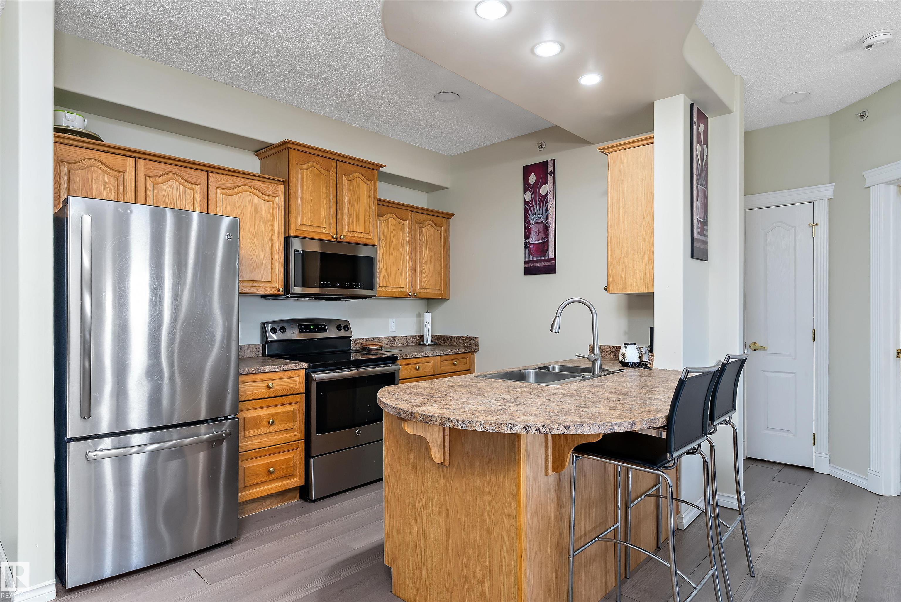 14259 50 Street Northwest #408, Edmonton, AB T5A 5J2