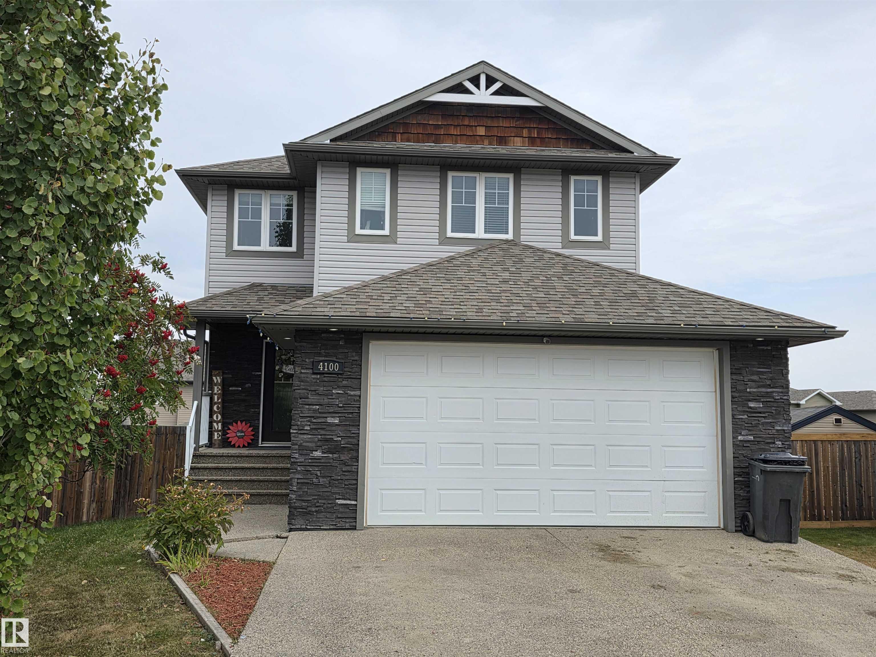41 Av Unit 4100 Ave #a, Drayton Valley, AB T7A 0B4
