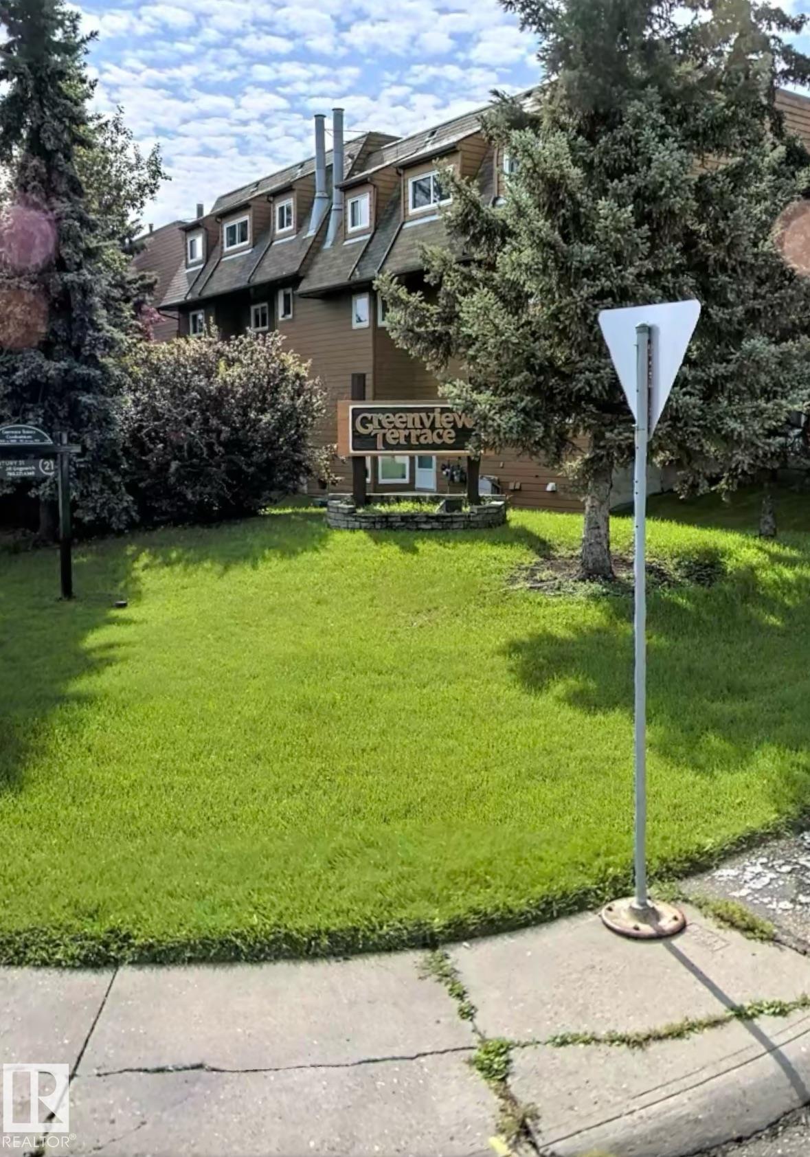 40 Av Nw Unit 5979 Ave, Edmonton, AB T6L 3P6