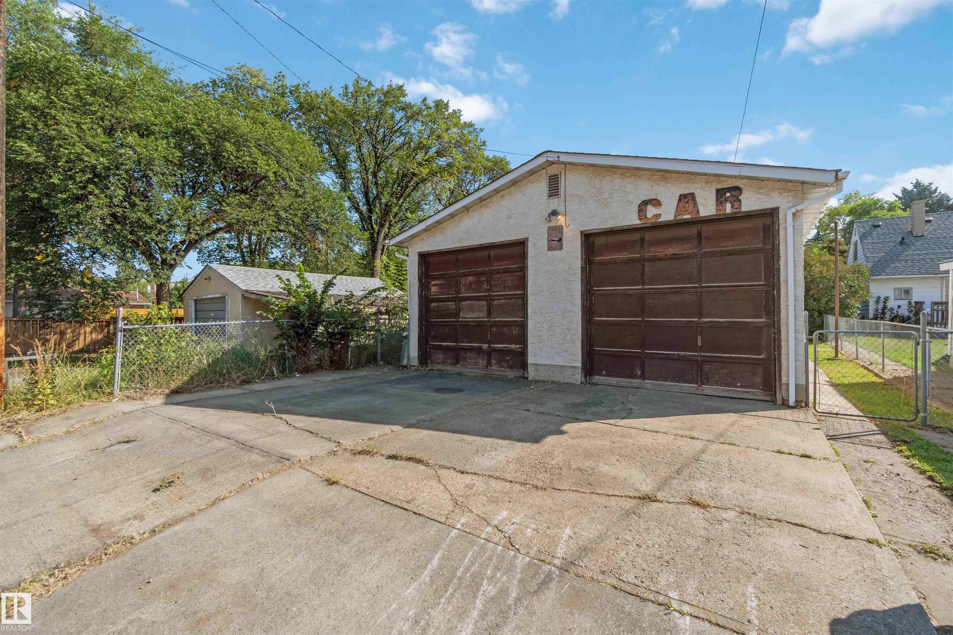 105 St Nw Unit 12248 St, Edmonton, AB T5G 2N8