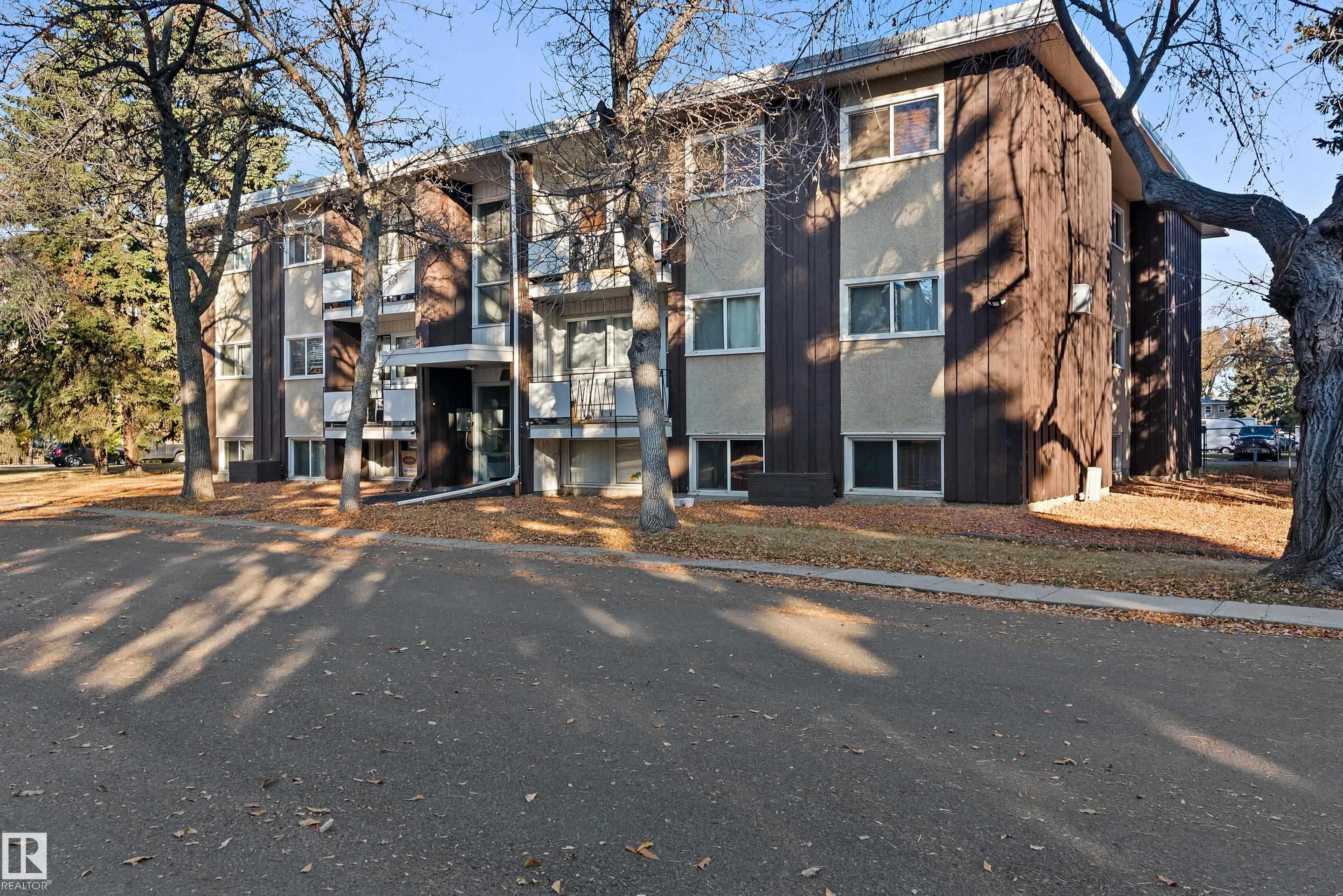 5635 105 Street Northwest #10, Edmonton, AB T6H 2N2