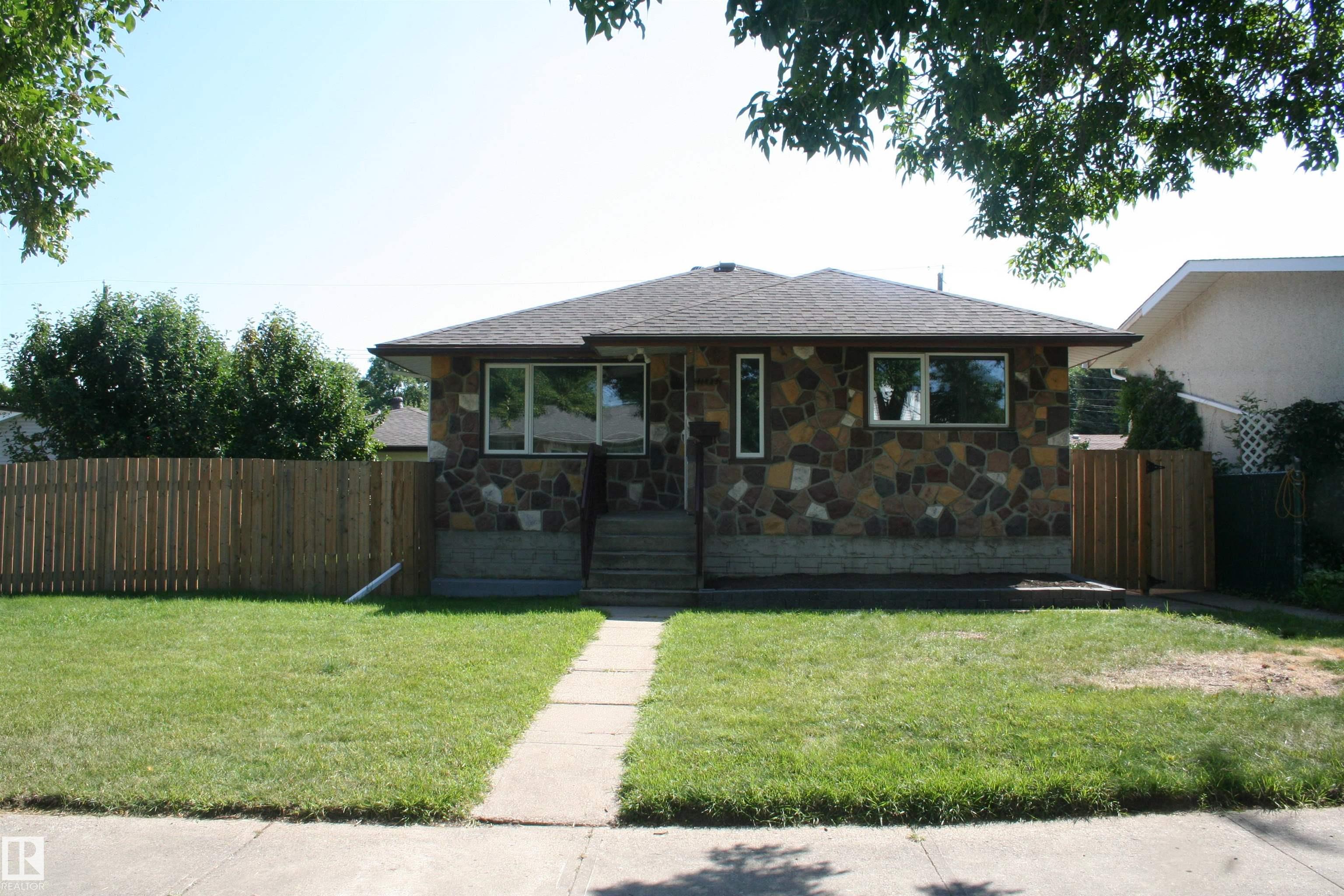 43 St Nw Unit 11823 St, Edmonton, AB T5W 2P3