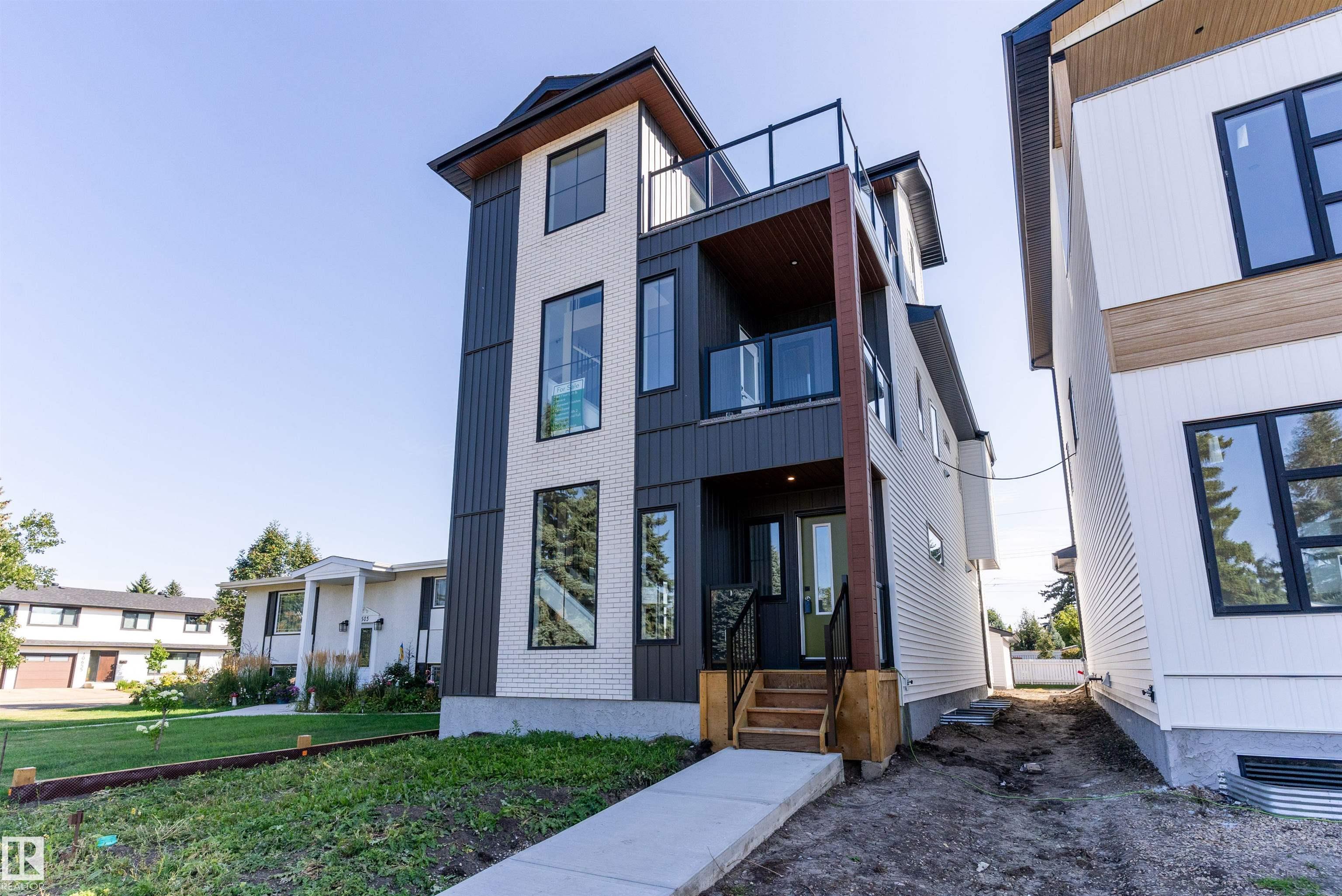 7505 Rowland Rd NW, Edmonton, AB T6A 3W4