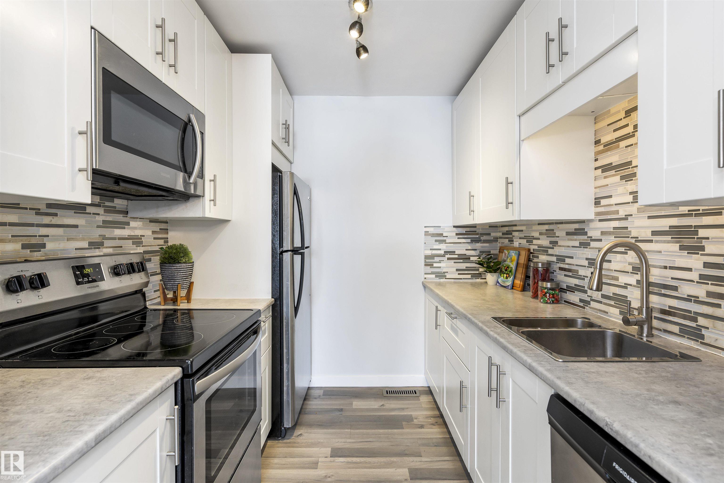 109 St Nw Unit 17129 St, Edmonton, AB T5X 3E2