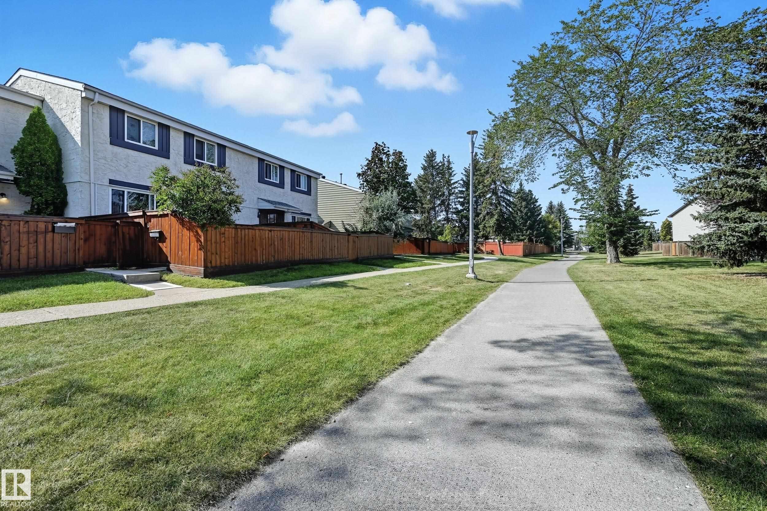 118 Primrose Gdns NW, Edmonton, AB T5T 0R1