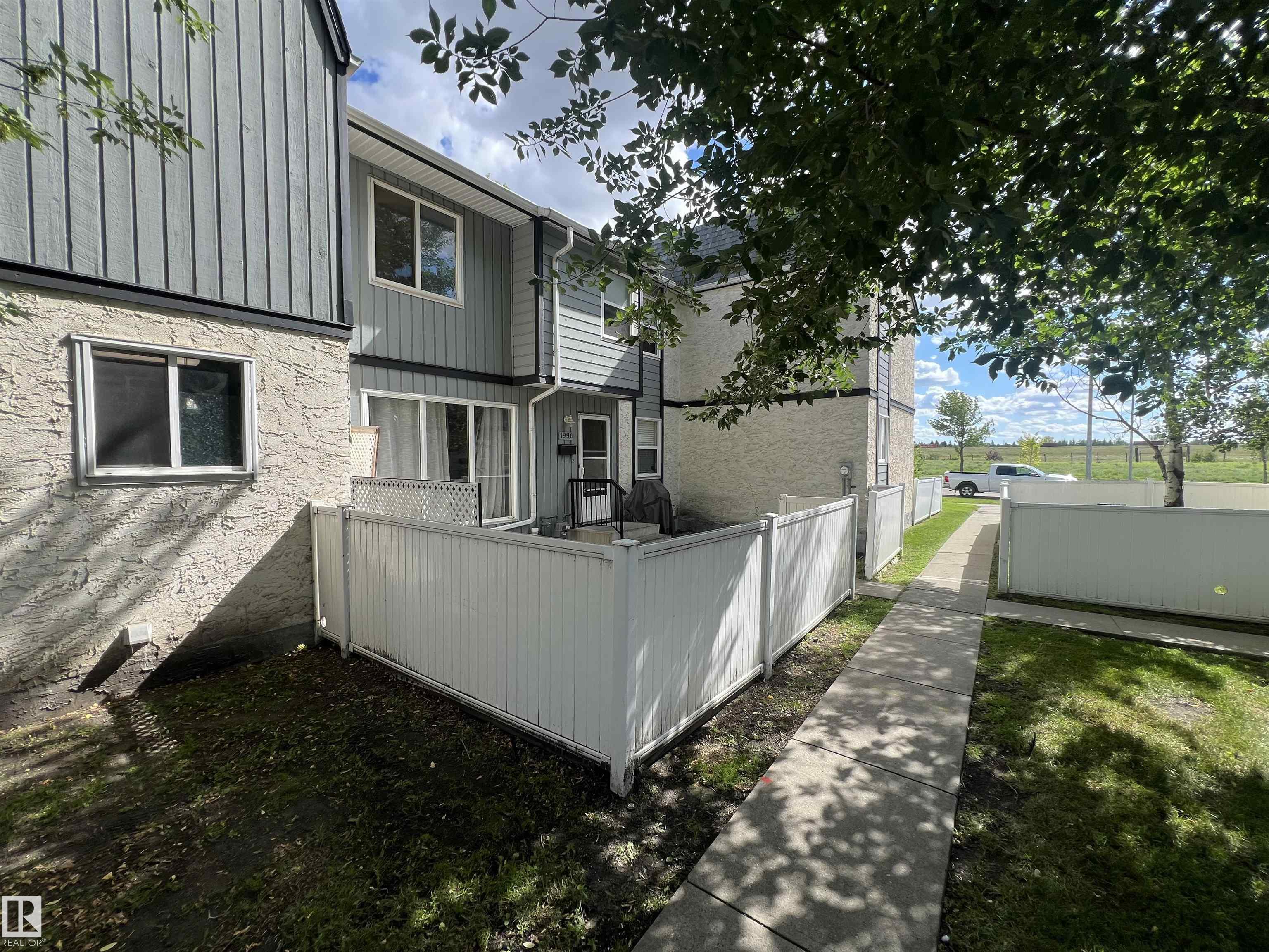 199 Homestead Cr Cres NW #b, Edmonton, AB T5A 2Y2