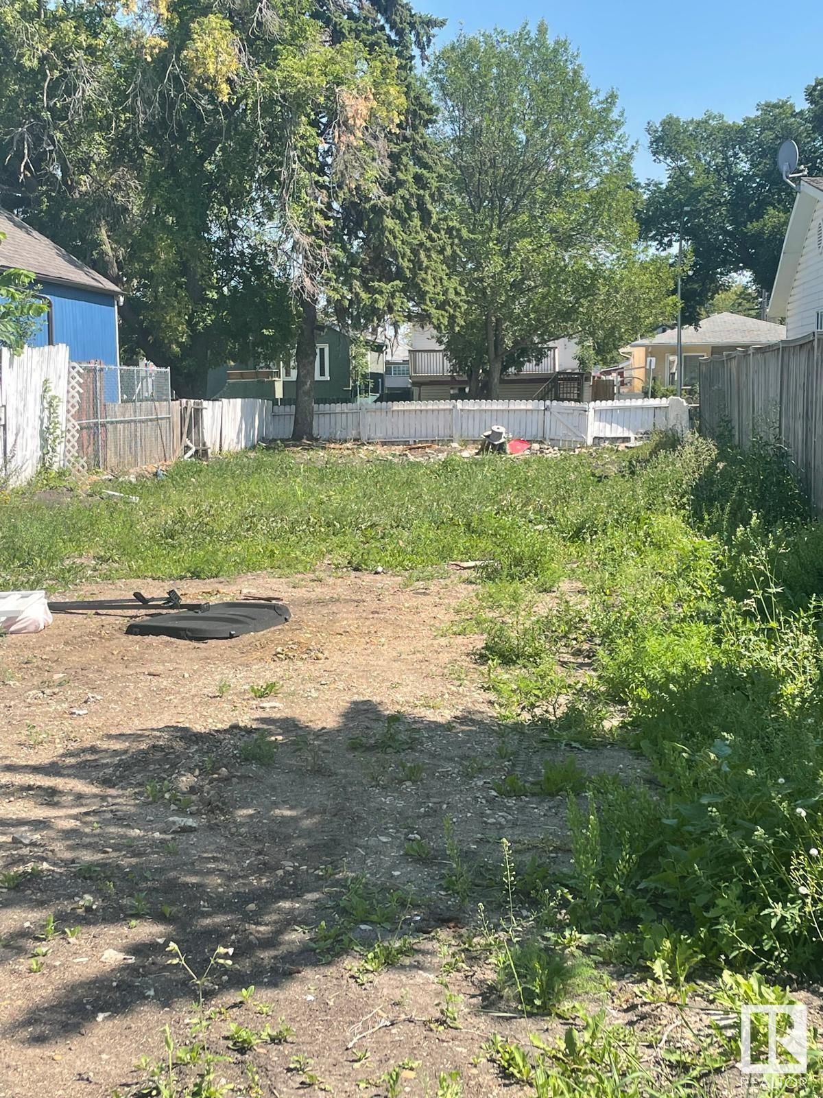 77 St Nw Unit 11944 St, Edmonton, AB T5B 2G4