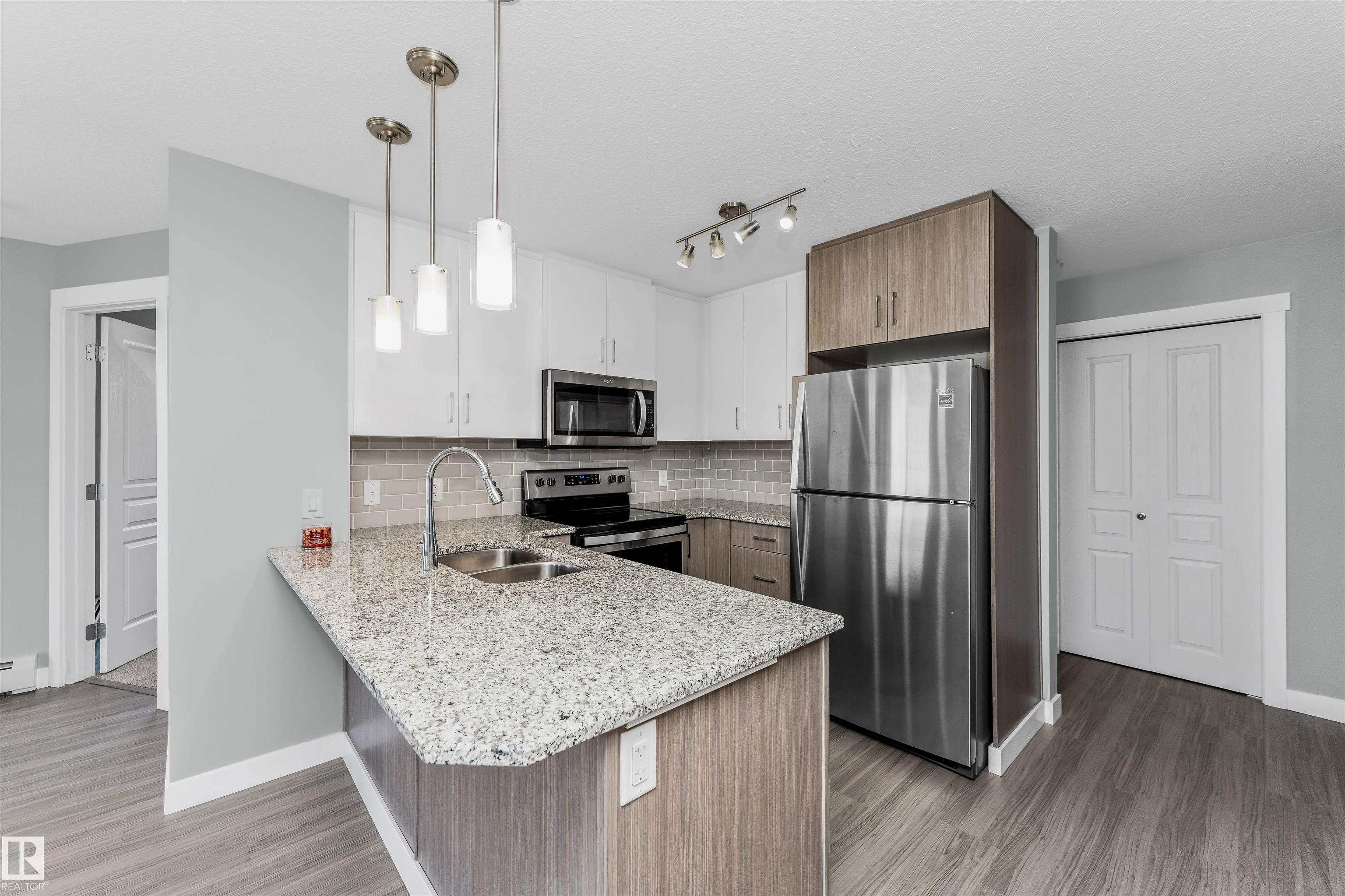 3670 139 Avenue Northwest #301, Edmonton, AB T5Y 3N5