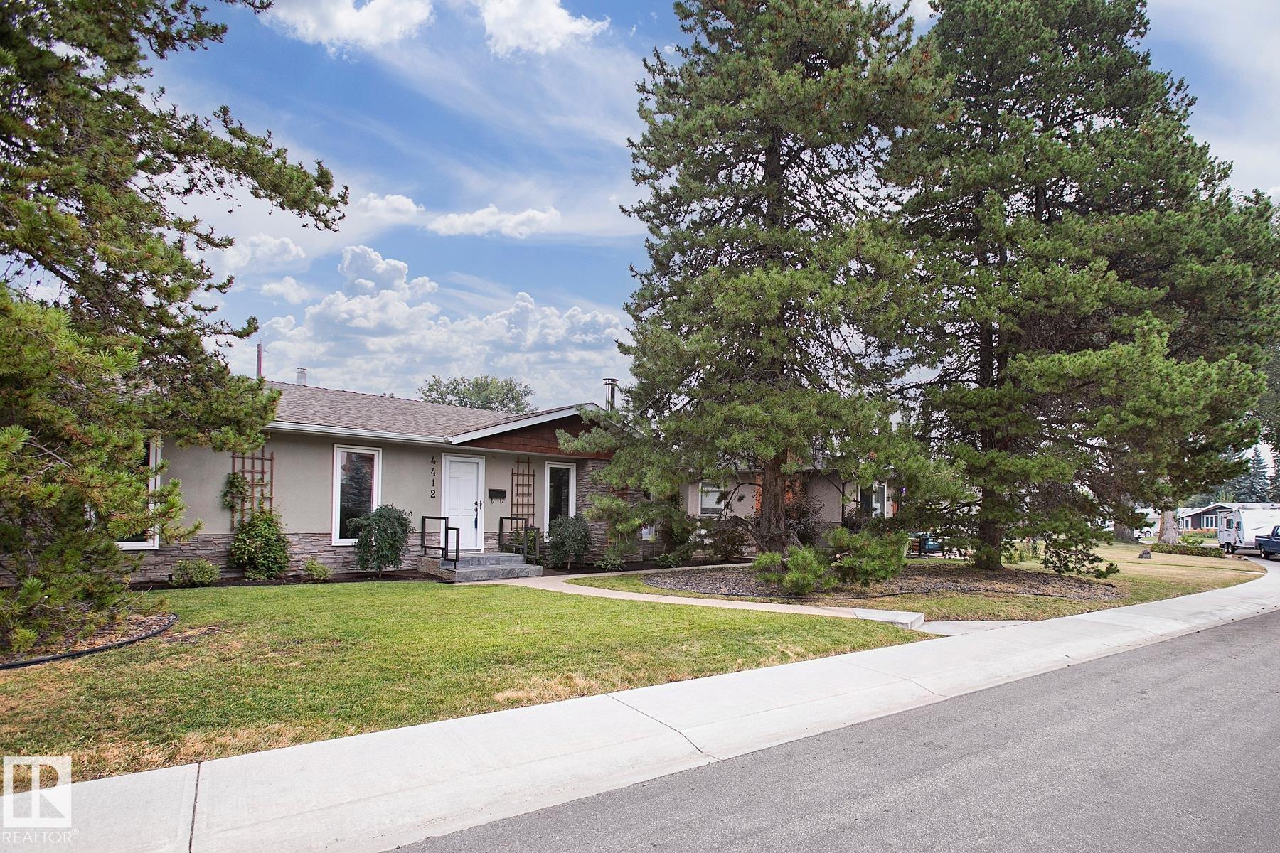 107 Av Nw Unit 4412 Ave, Edmonton, AB T6A 1J5