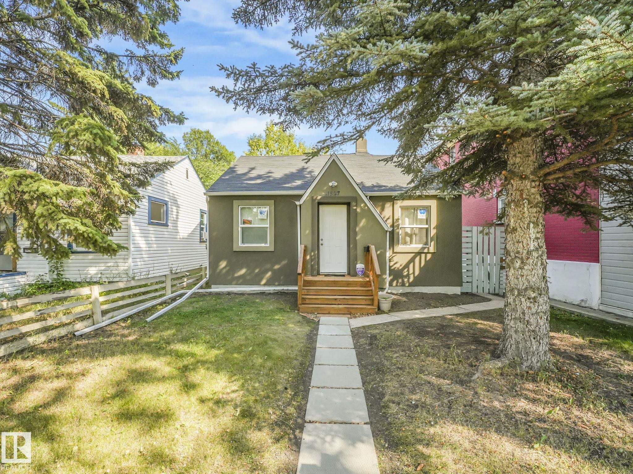95 St Nw Unit 11927 St #a, Edmonton, AB T5G 1R4