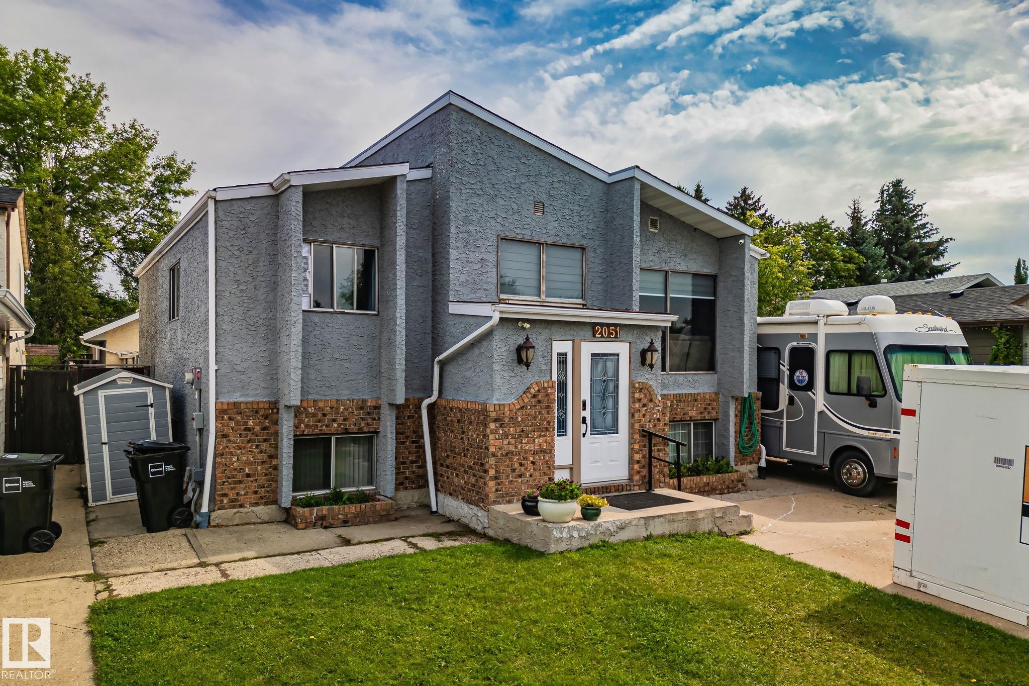 49 St Nw Unit 2051 St #a, Edmonton, AB T6L 2W9