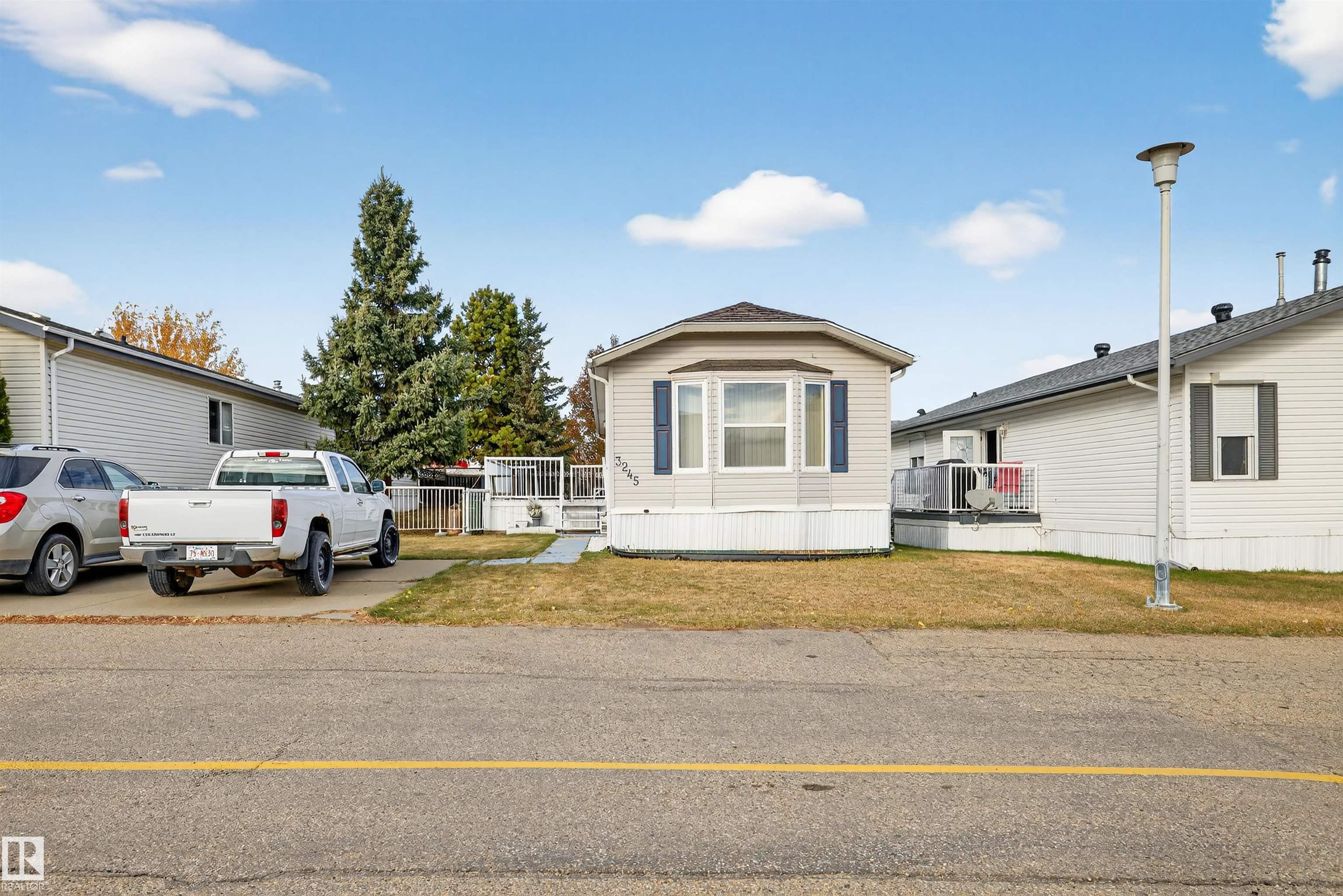 3245 Lakewood Cl Close NW, Edmonton, AB T5S 2R8