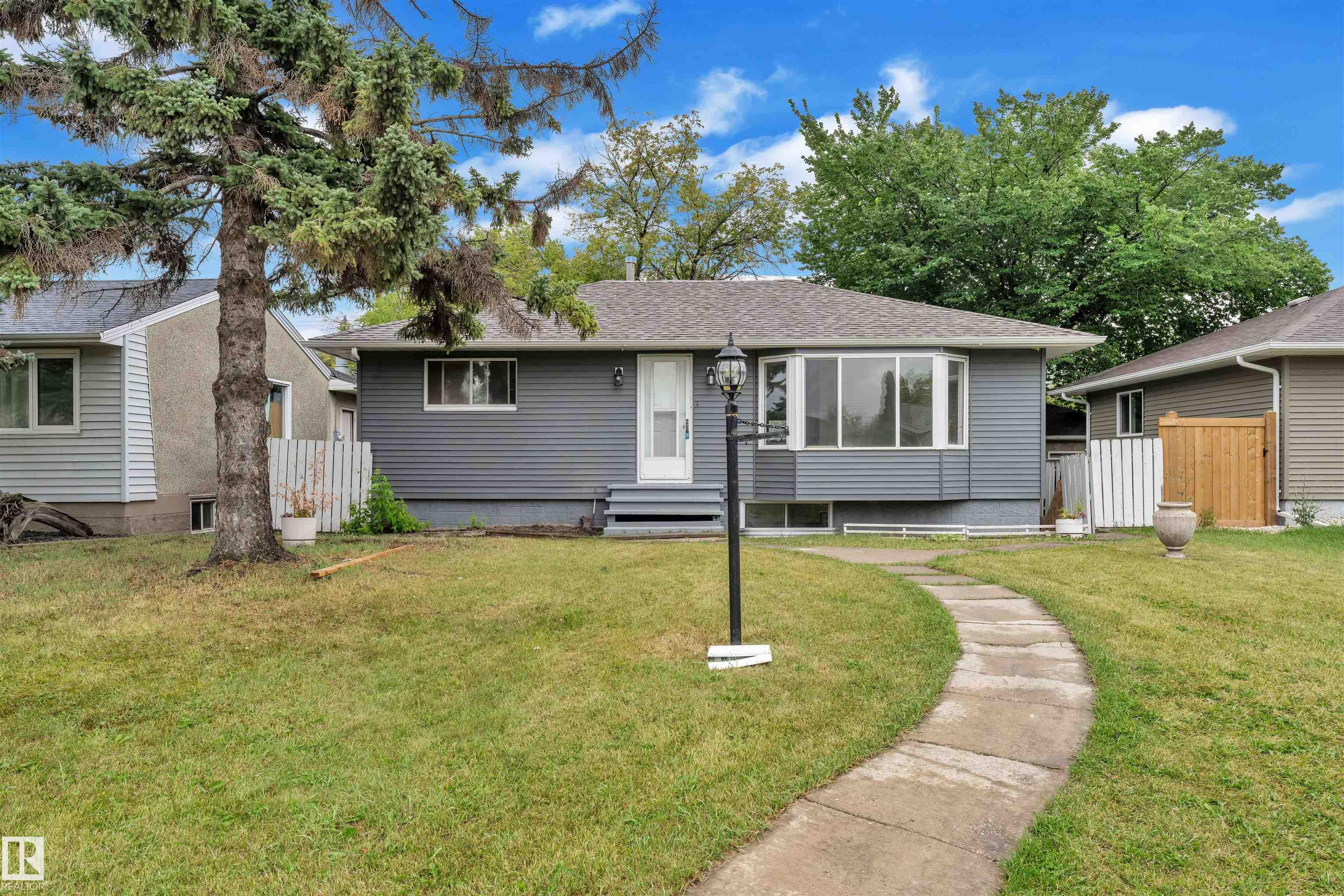 110 Av Nw Unit 15965 Ave #b, Edmonton, AB T5P 1J5