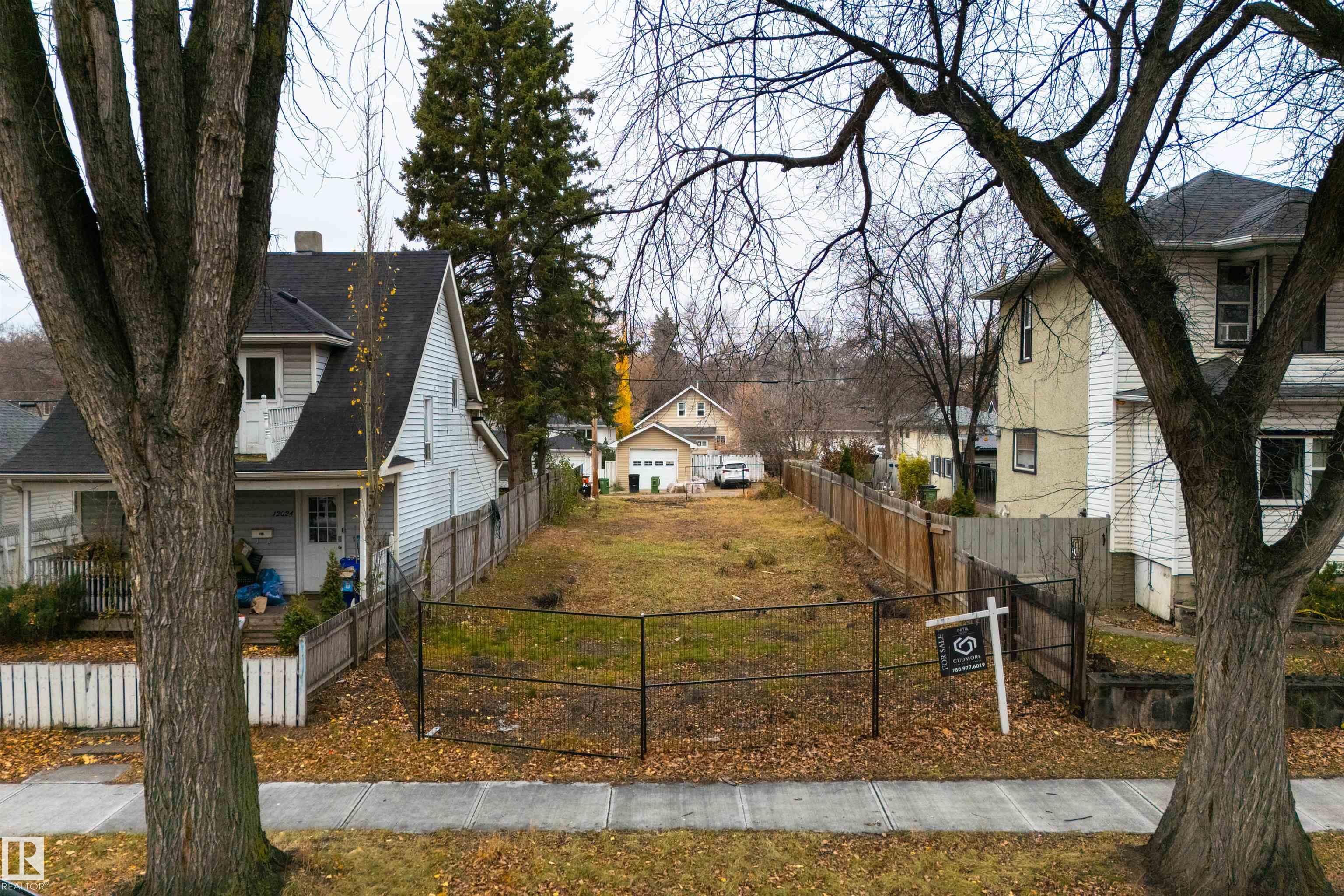 93 St Nw Unit 12026 St, Edmonton, AB T5G 1E8