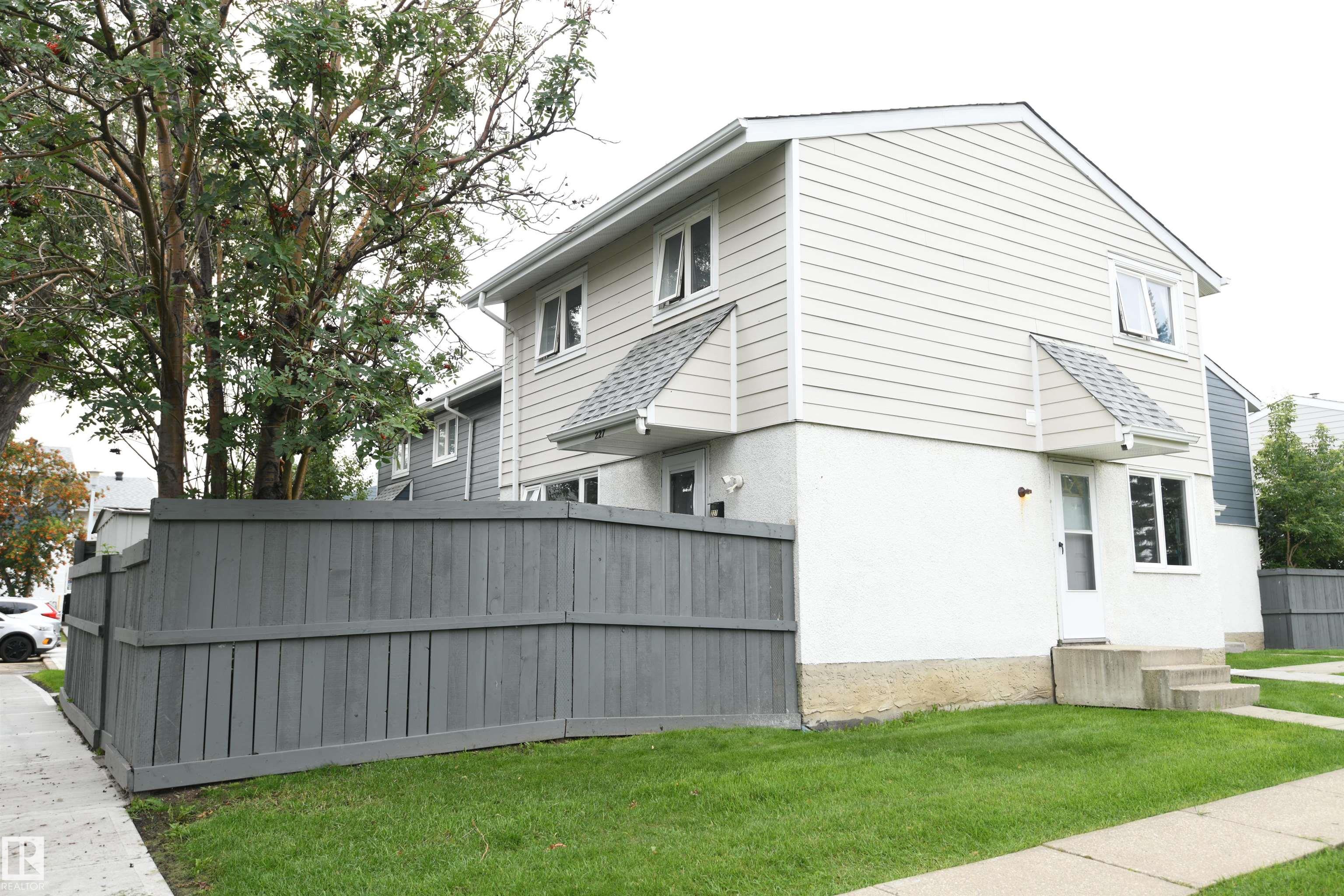 227 Callingwood Two Tw NW, Edmonton, AB T5T 1A3