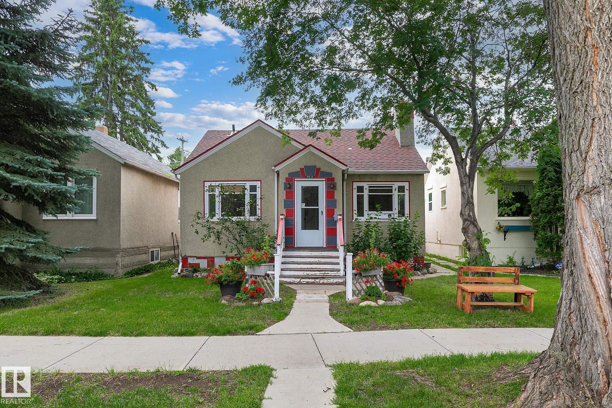 112 Av Nw Unit 7611 Ave #s, Edmonton, AB T5B 0H4