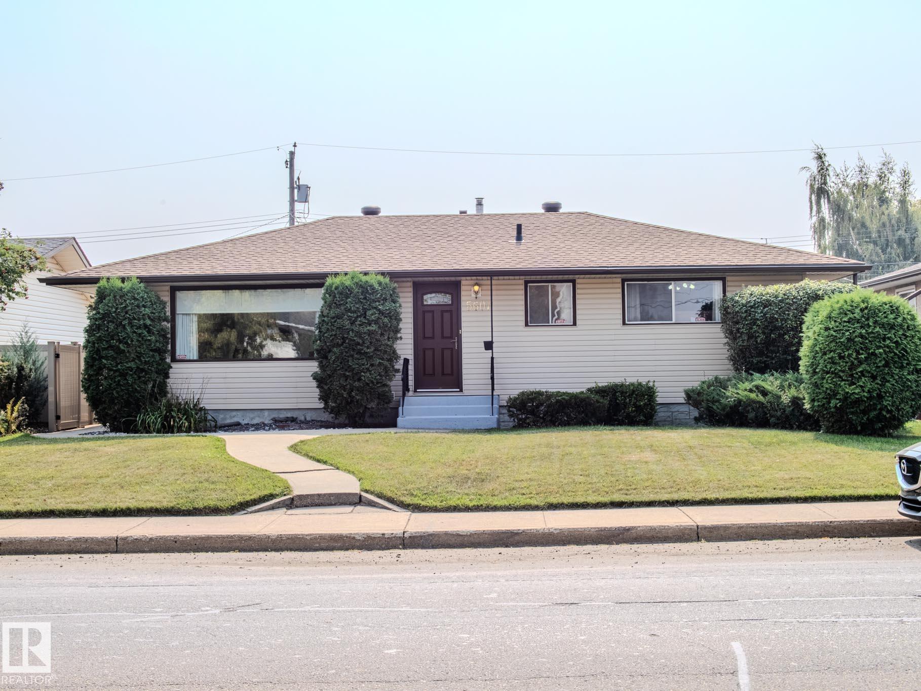 94 Av Nw Unit 5607 Ave #b, Edmonton, AB T6B 0Z1
