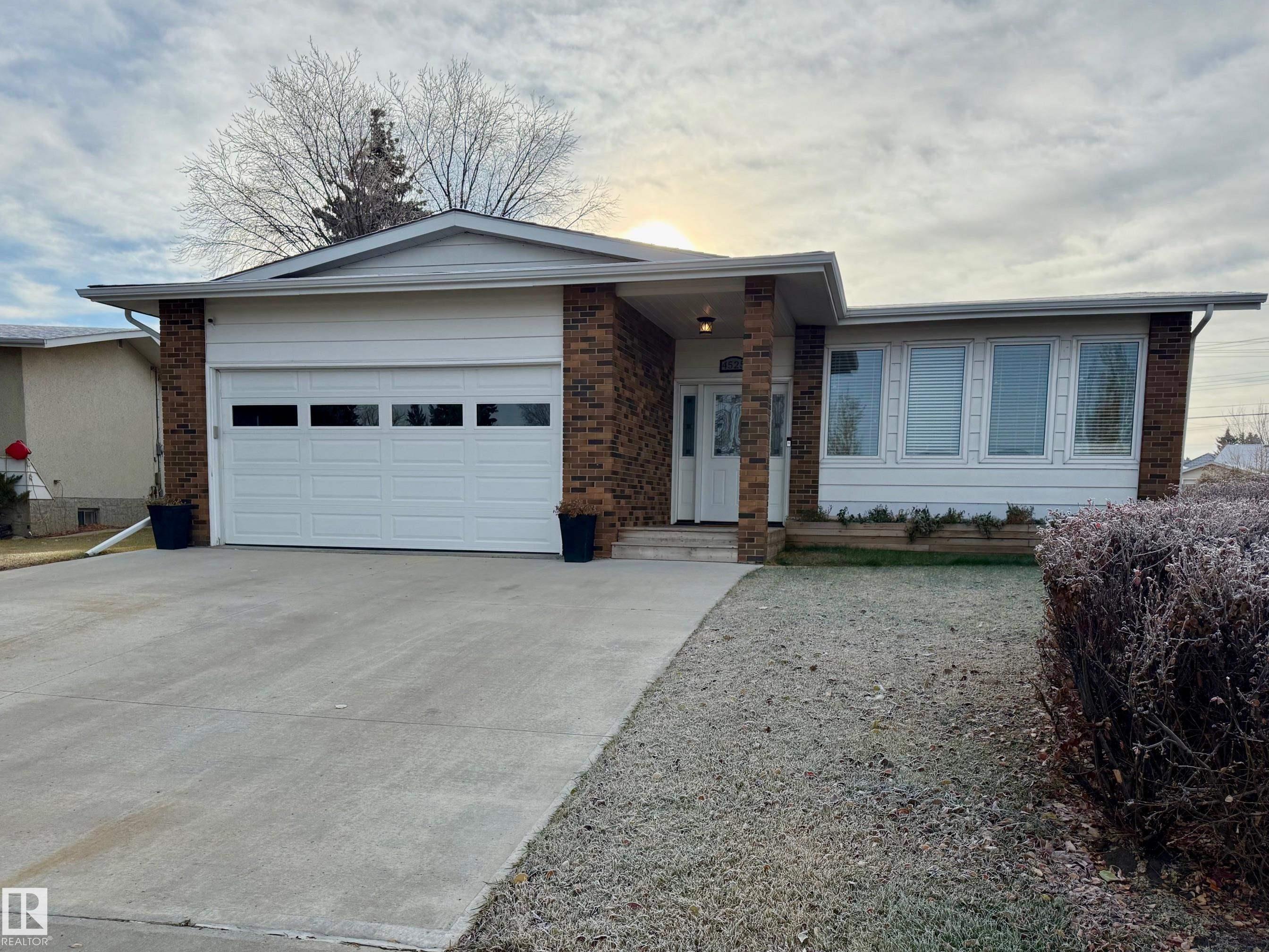 51 St Unit 4525 St, Vegreville, AB T9C 1L6