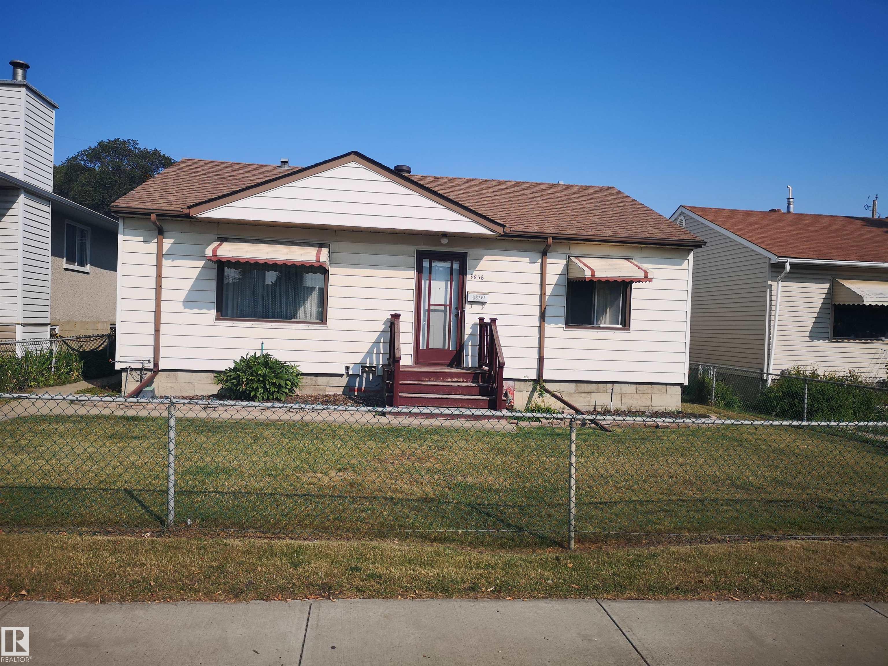 63 Av Nw Unit 9636 Ave, Edmonton, AB T6E 0G5