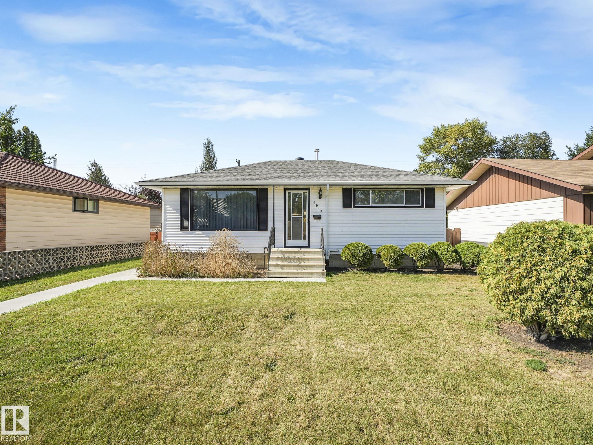 9010 Meadowlark Rd NW, Edmonton, AB T5R 5W8
