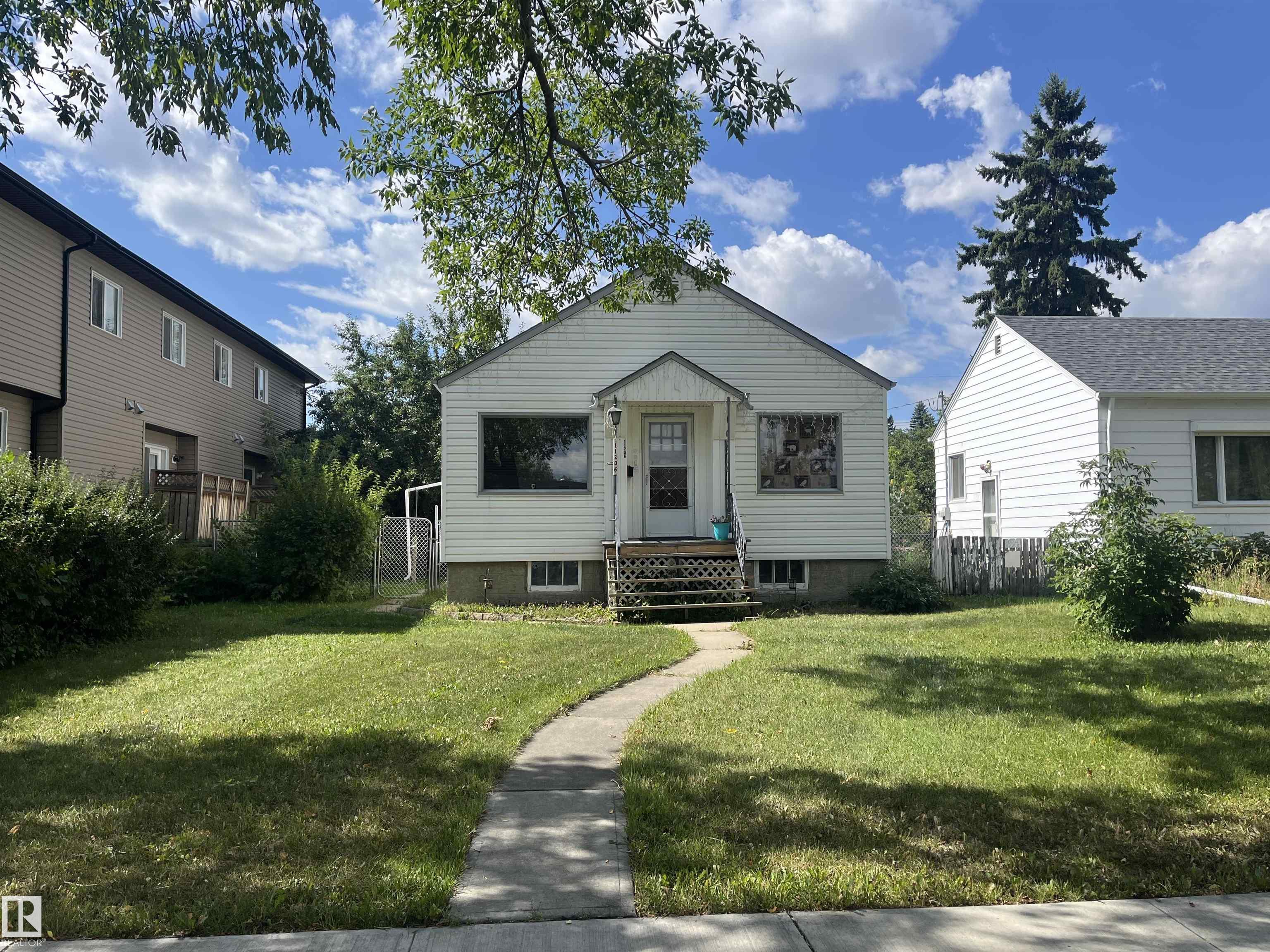 104 St Nw Unit 11206 St, Edmonton, AB T5G 2K5
