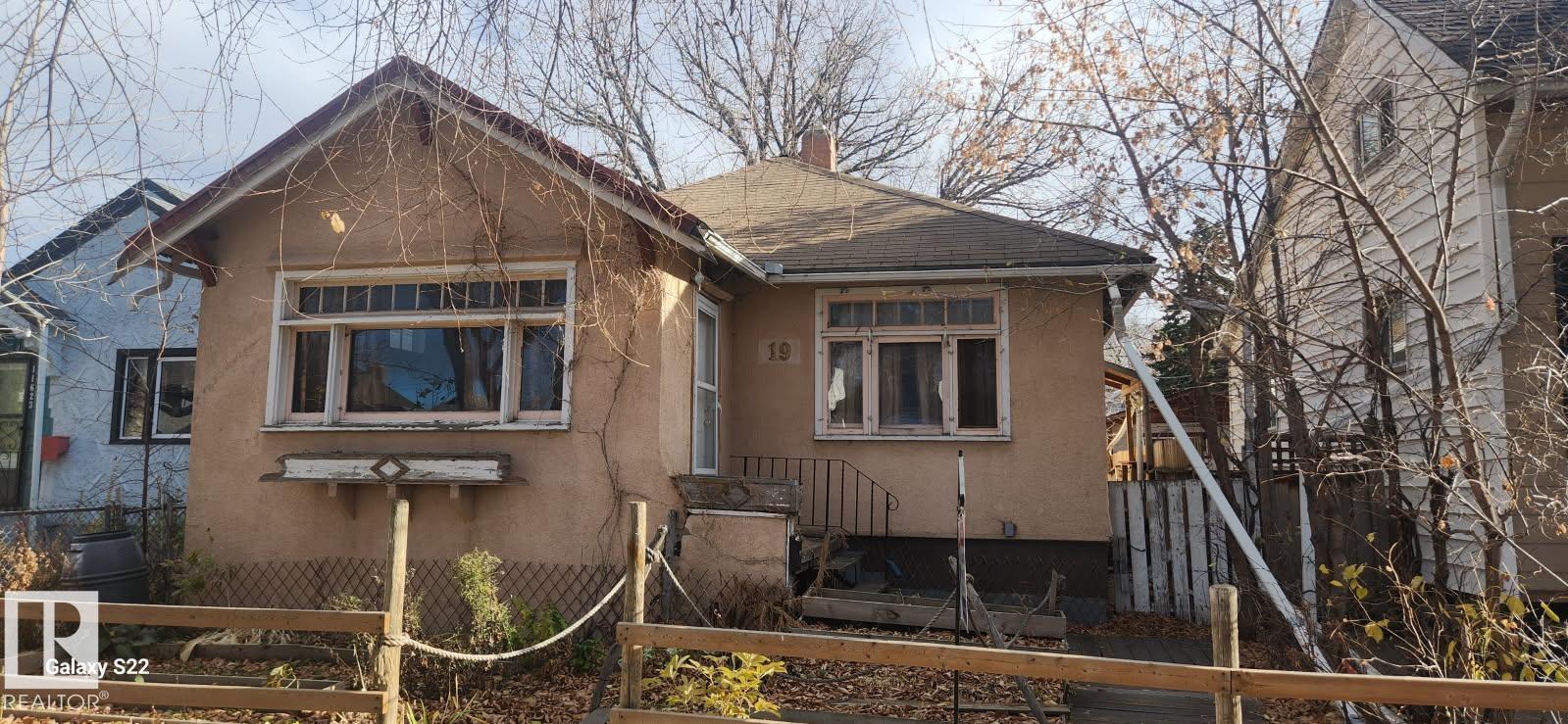 96 St Nw Unit 11619 St, Edmonton, AB T5G 1T8