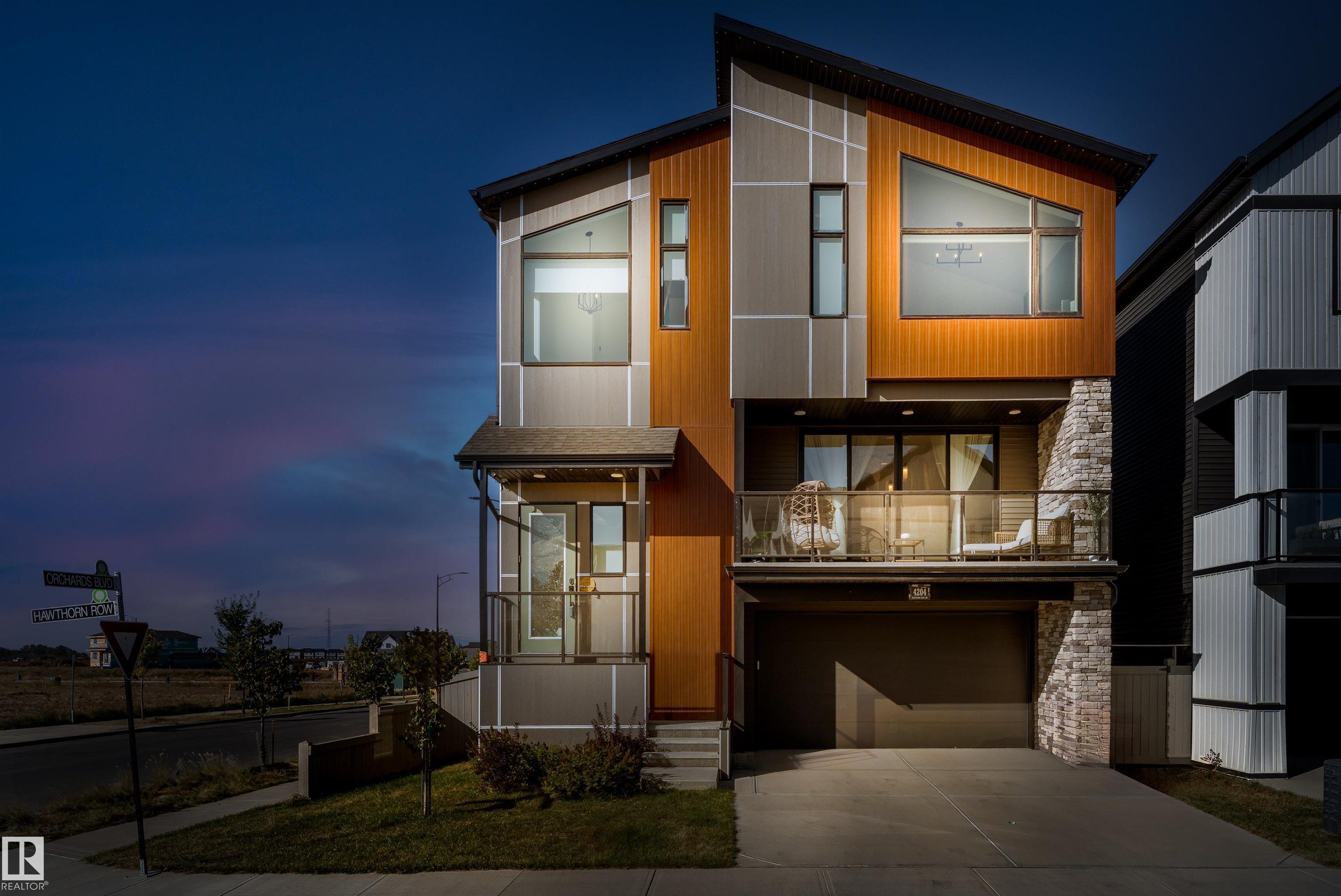 4204 Hawthorn Ro Row SW, Edmonton, AB T6X 2Y7