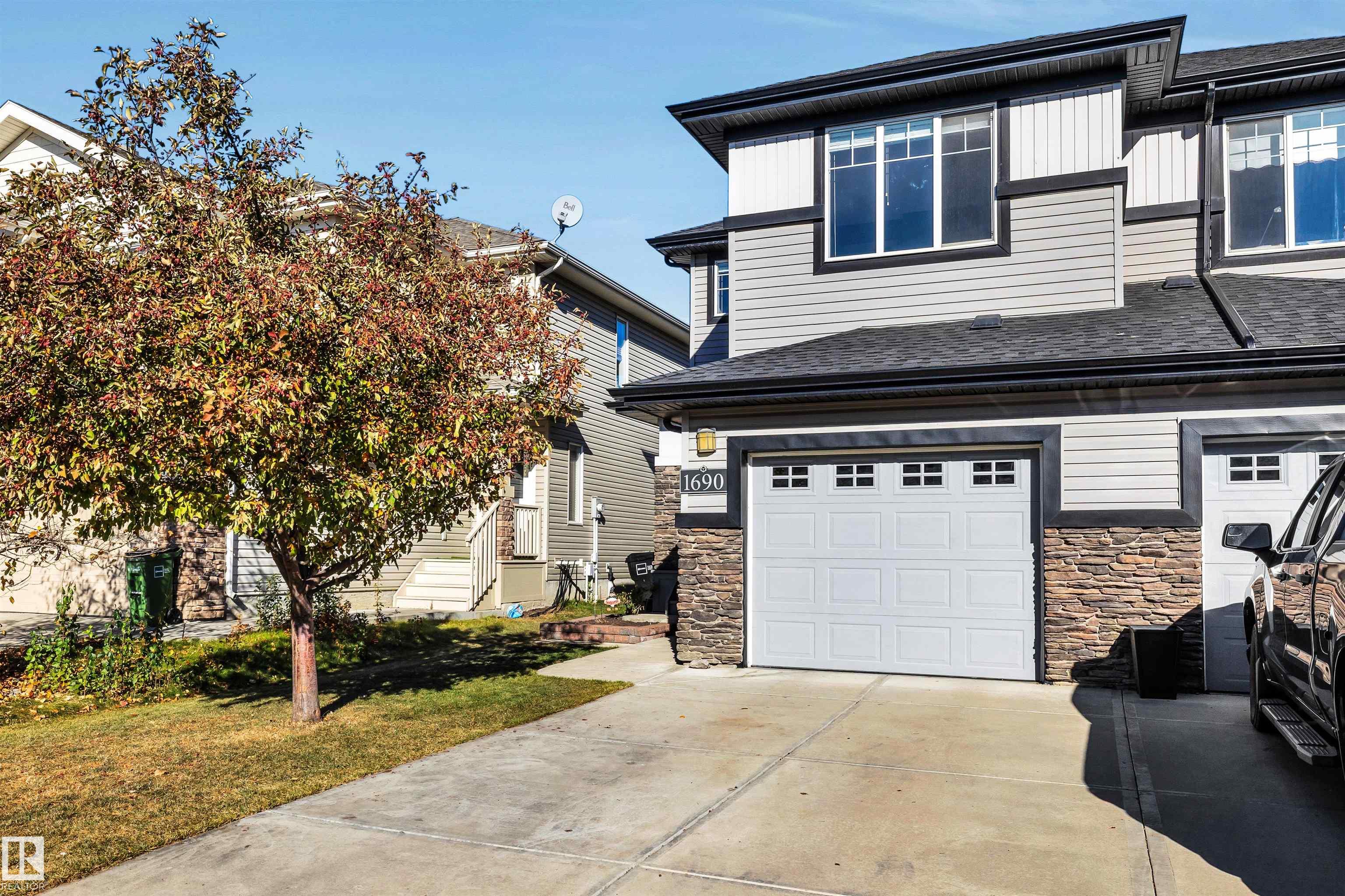 1690 Cunningham Way SW, Edmonton, AB T6W 0W5