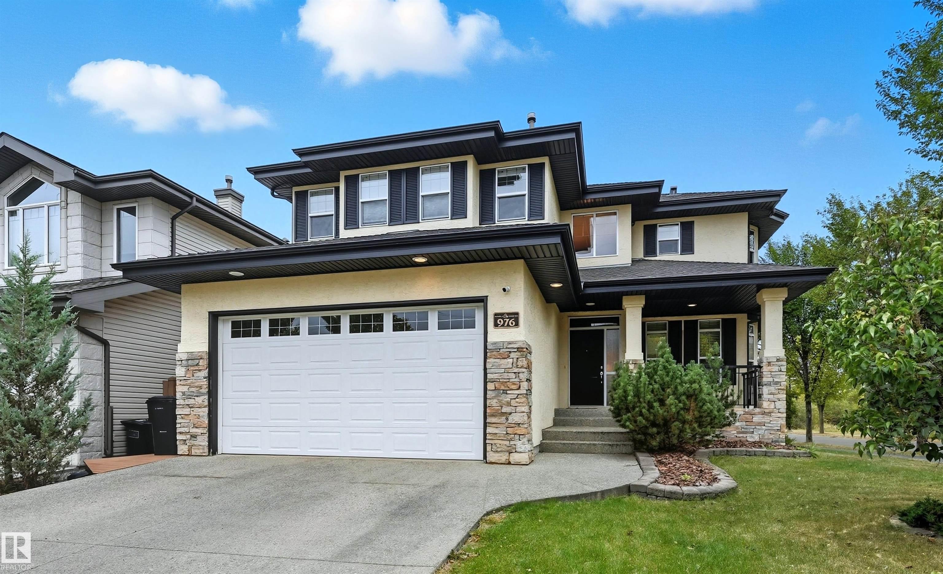 976 Hollingsworth Bn Bnd NW, Edmonton, AB T6R 3G7