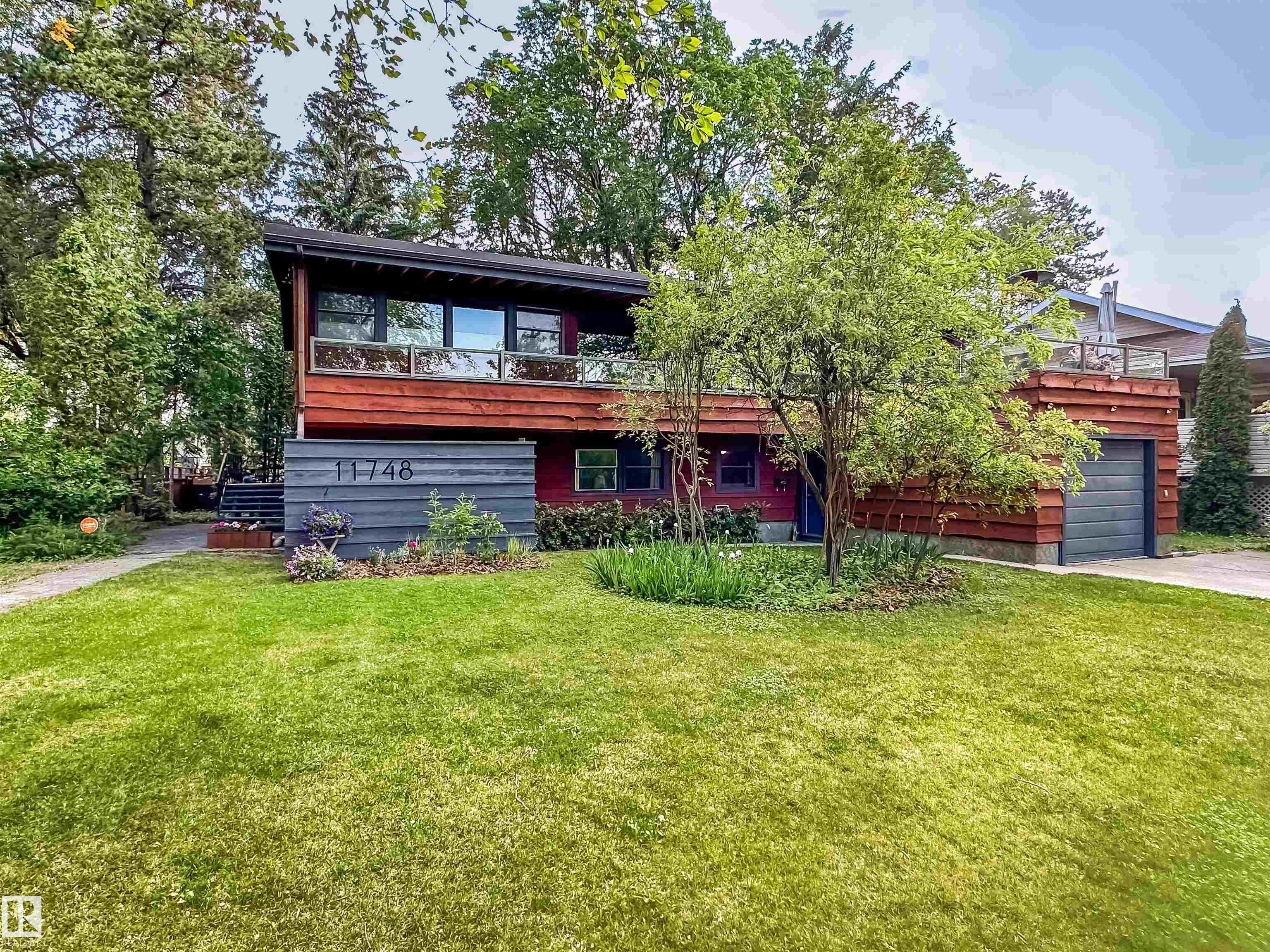 11748 University Ave NW, Edmonton, AB T6G 1Z5