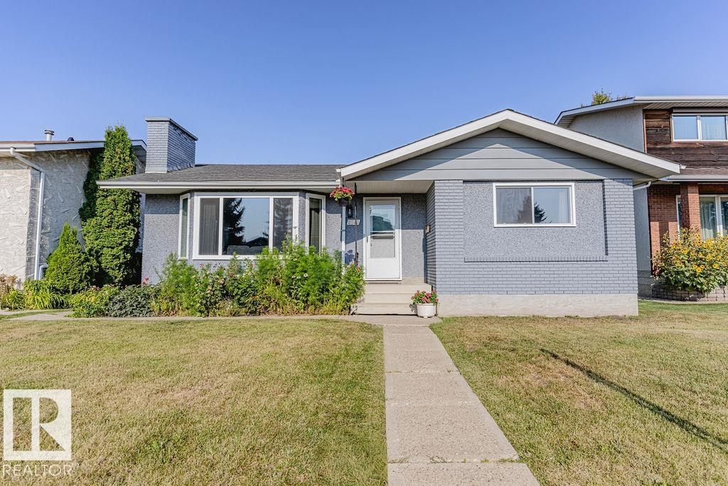 10 Av Nw Unit 8542 Ave, Edmonton, AB T6K 1X1