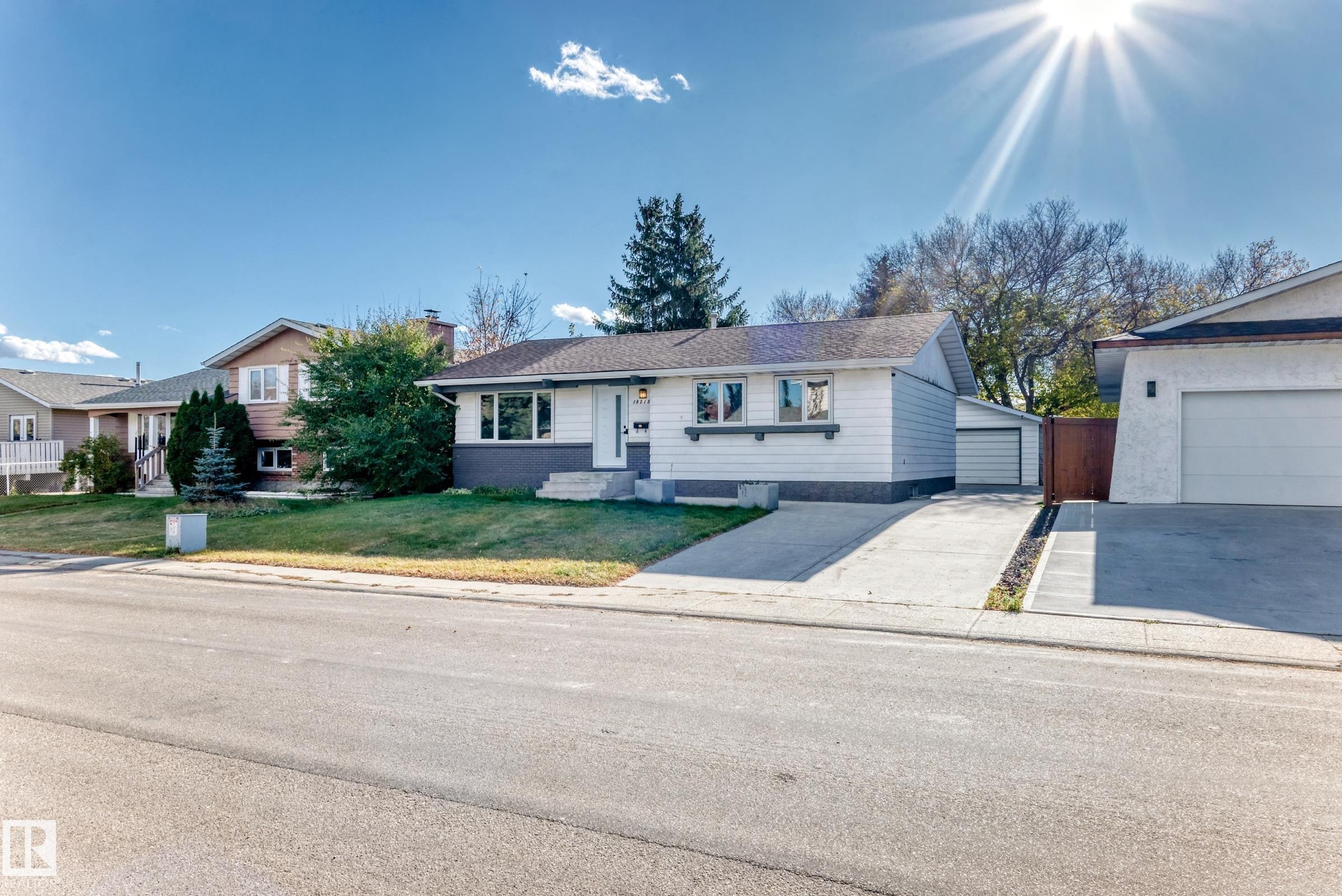 80 Av Nw Unit 18215 Ave #a, Edmonton, AB T5T 0V4
