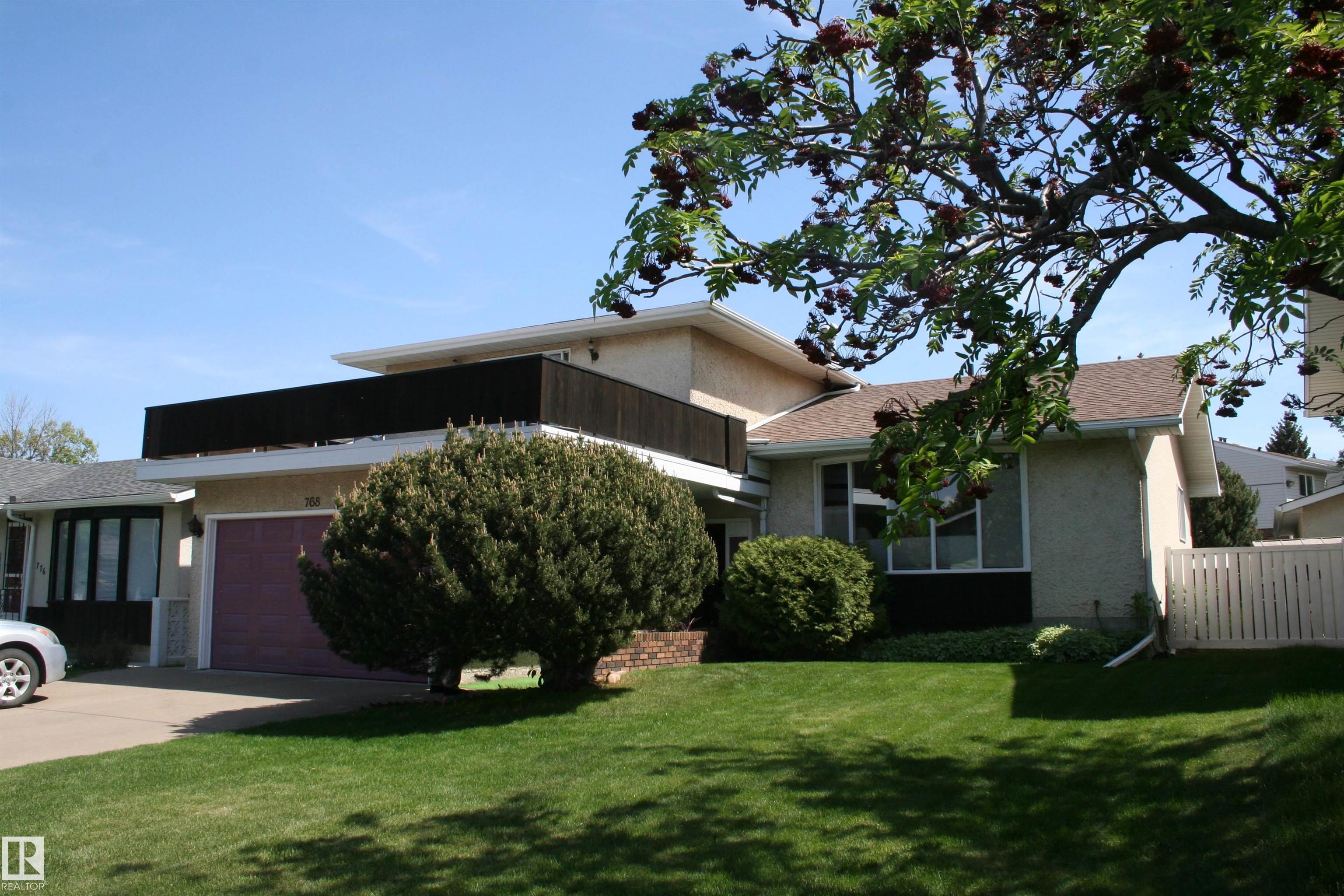 768 Lee Ridge Rd NW, Edmonton, AB T6K 0P7