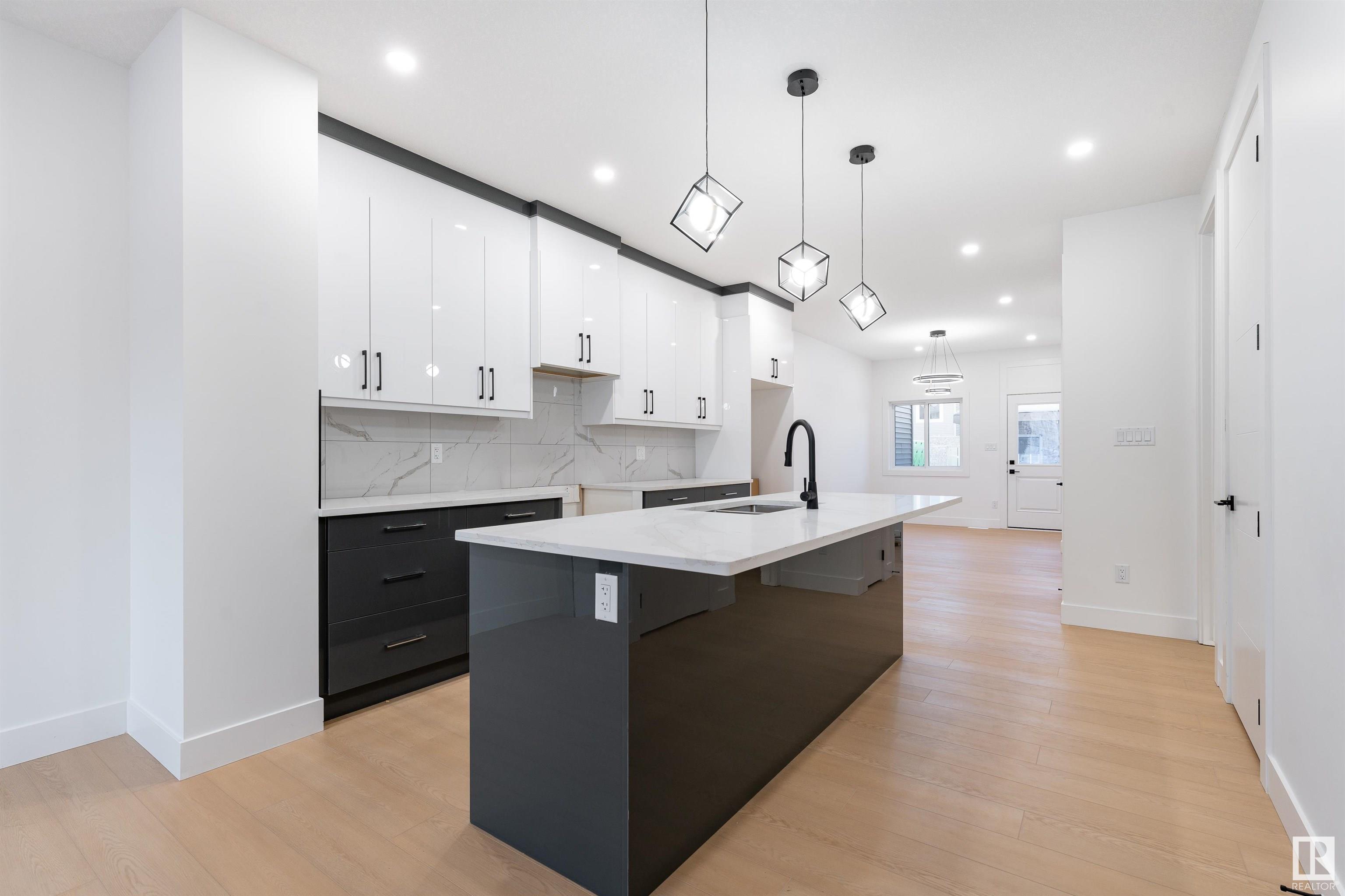 3103 Magpie Way NW, Edmonton, AB T5S 0V3