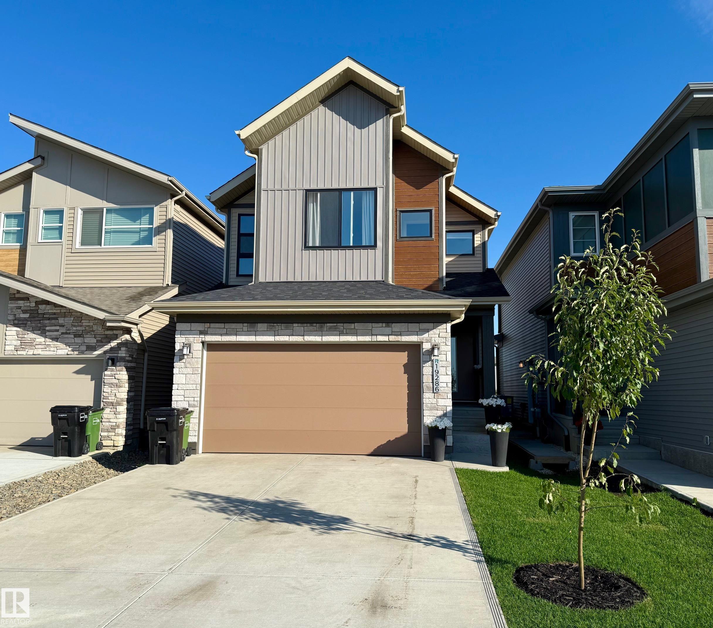 22 Av Nw Unit 19286 Ave #a, Edmonton, AB T6M 1P8