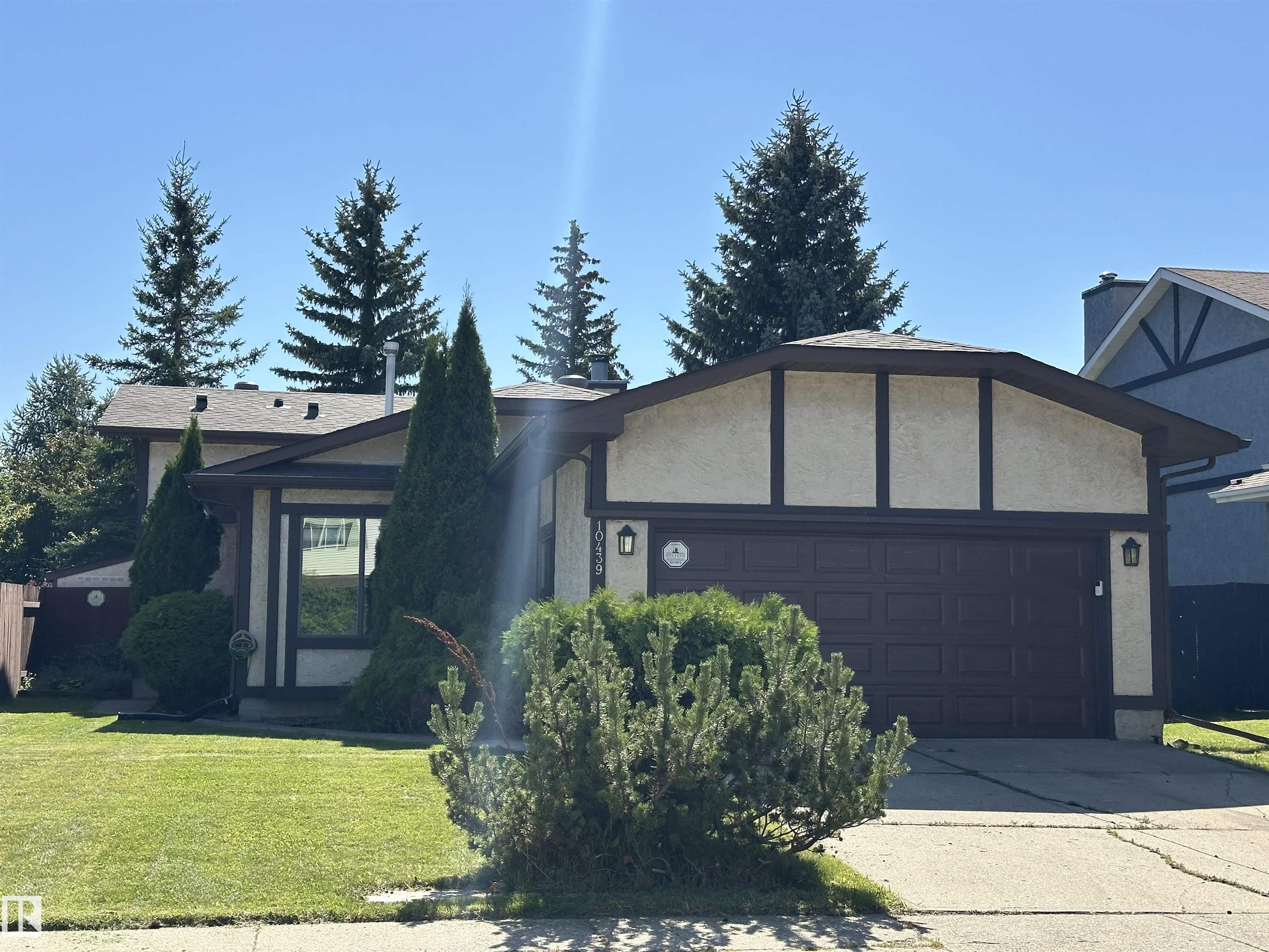 16 Av Nw Unit 10439 Ave, Edmonton, AB T6J 5T1