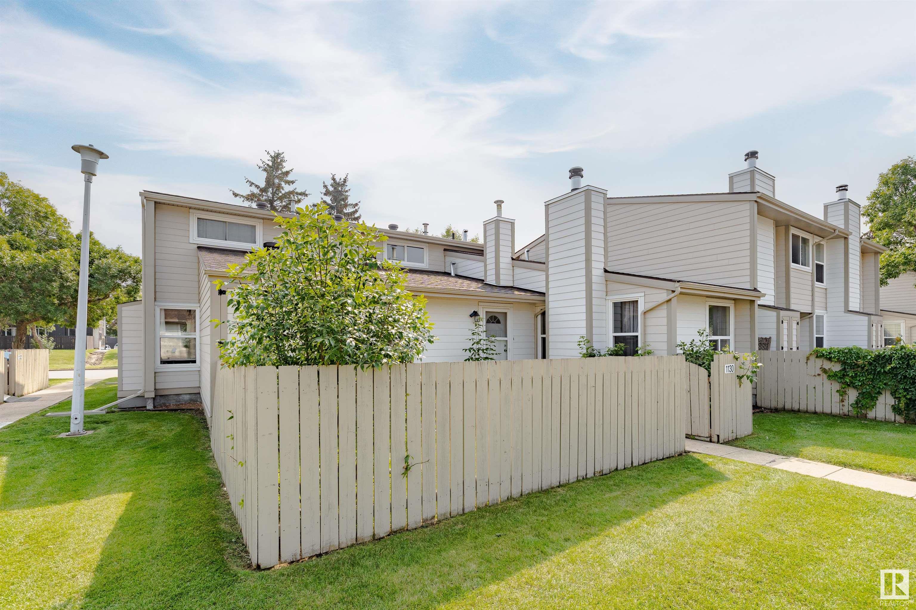 1130 Knottwood Rd NW, Edmonton, AB T6K 2J8