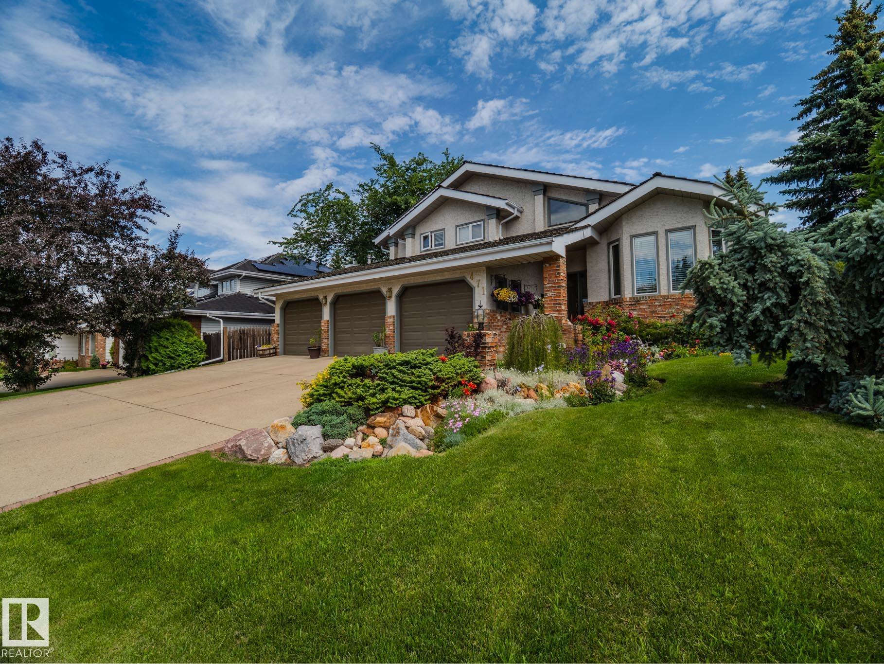 471 Ronning St NW, Edmonton, AB T6R 1Z2