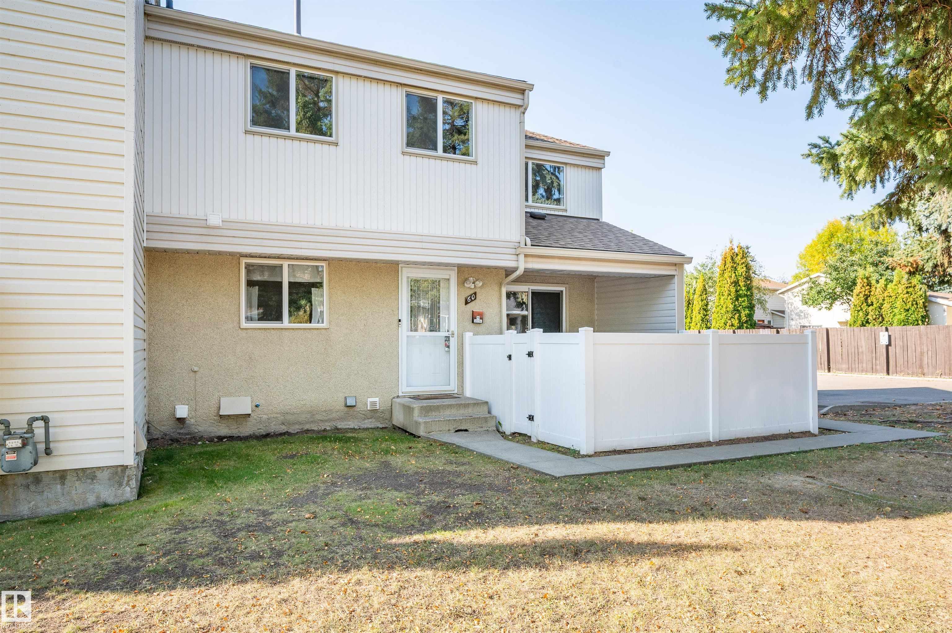 60 Woodvale Vg Vlg NW, Edmonton, AB T6L 1W4