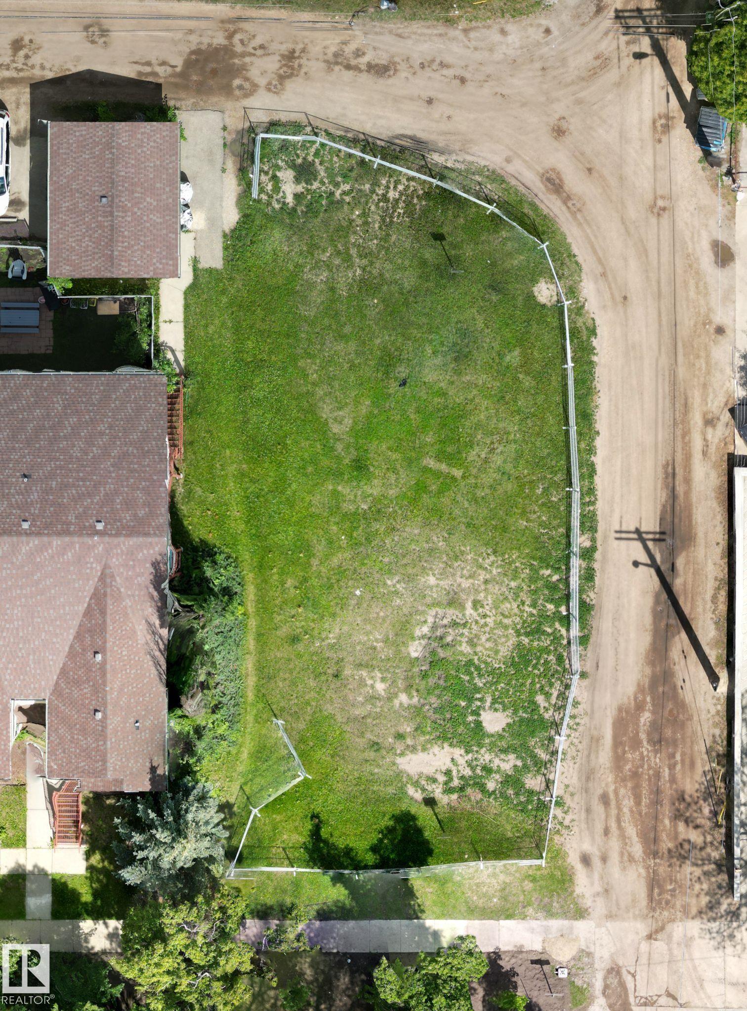 104 Av Nw Unit 9318 Ave, Edmonton, AB T5H 4G7