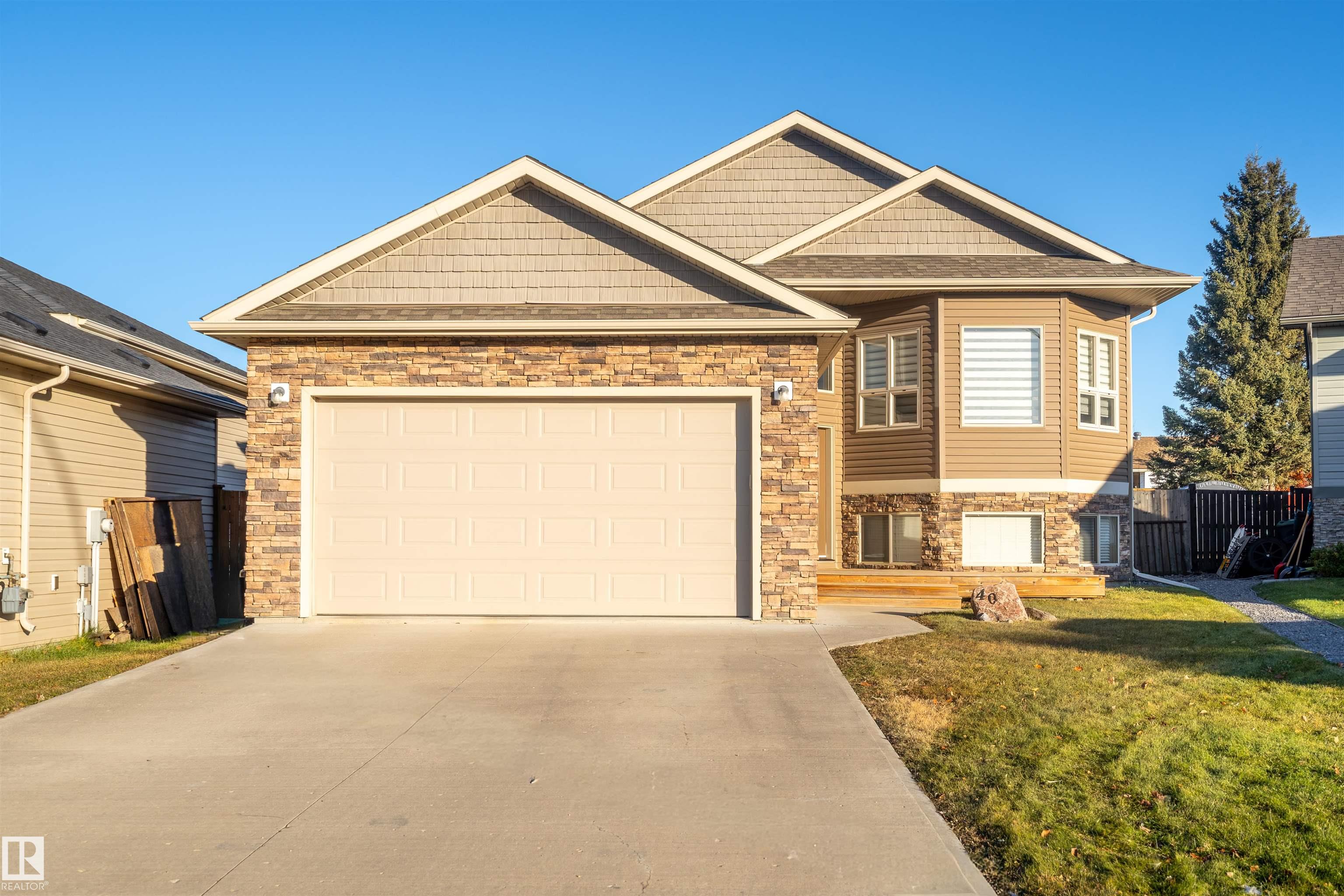 40 Falcon Rd, Cold Lake, AB T9M 0G4