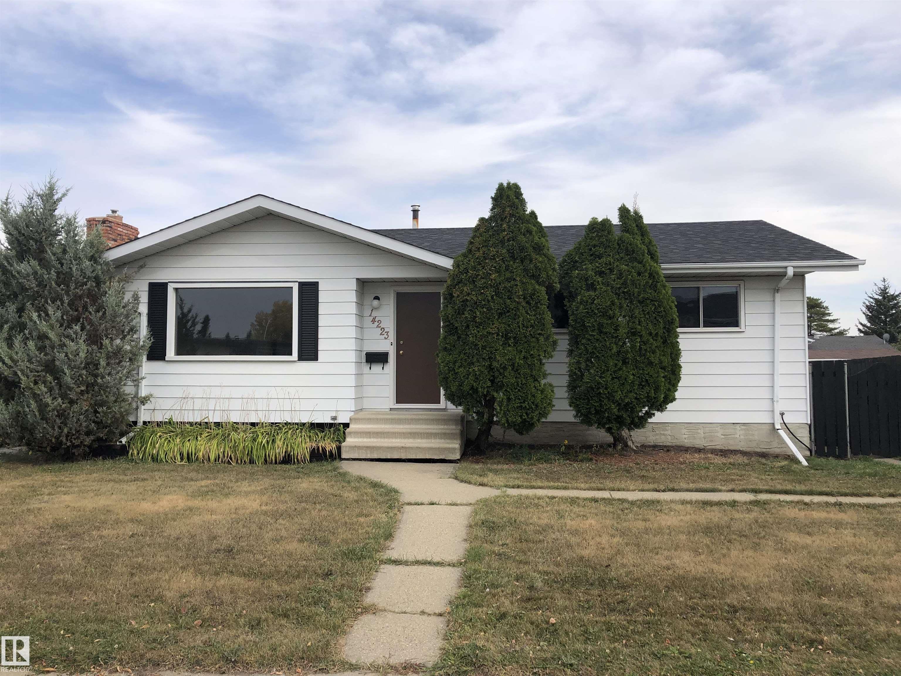 116 St Nw Unit 14223 St, Edmonton, AB T5X 1M9