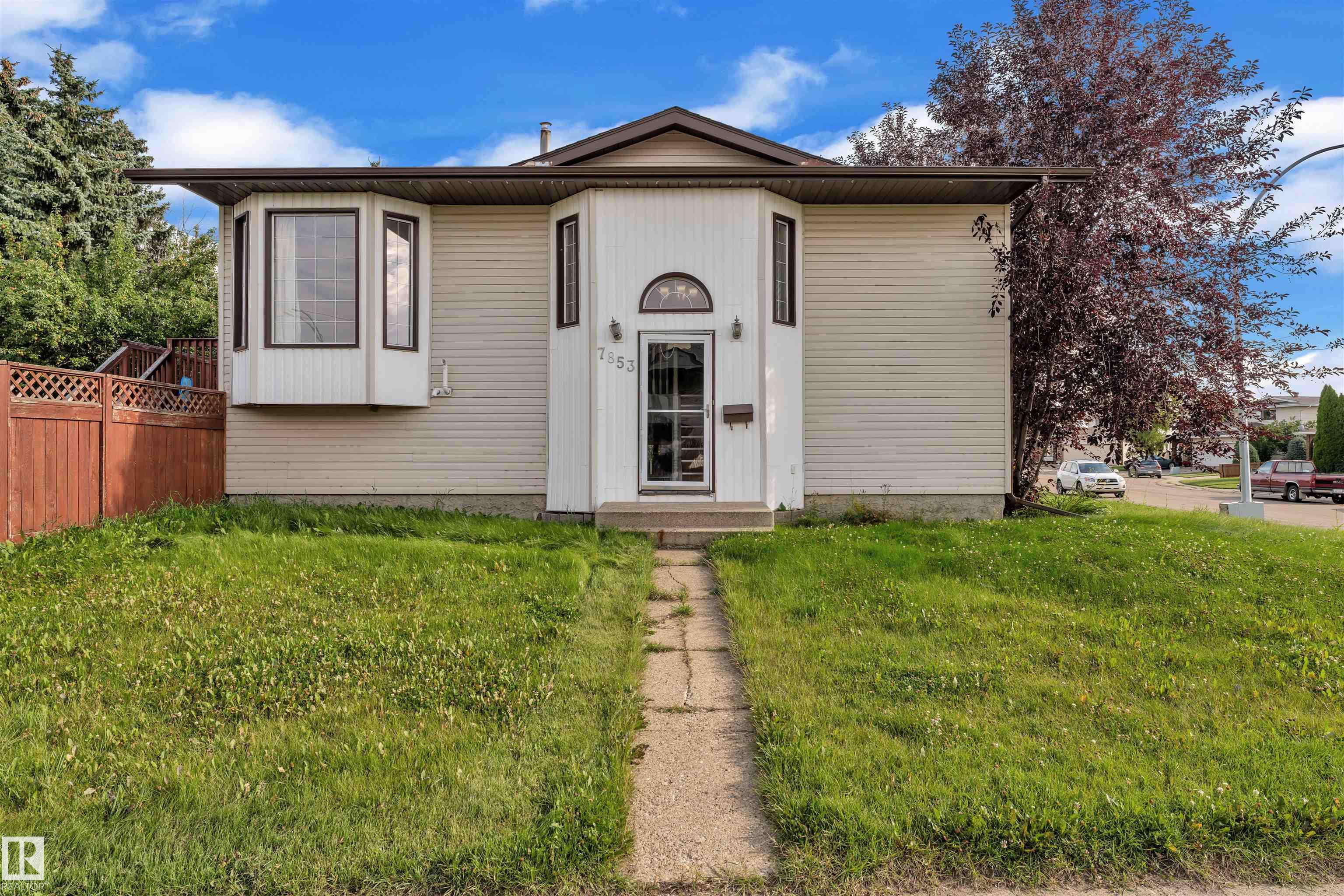 26 Av Nw Unit 7853 Ave, Edmonton, AB T6K 3S7