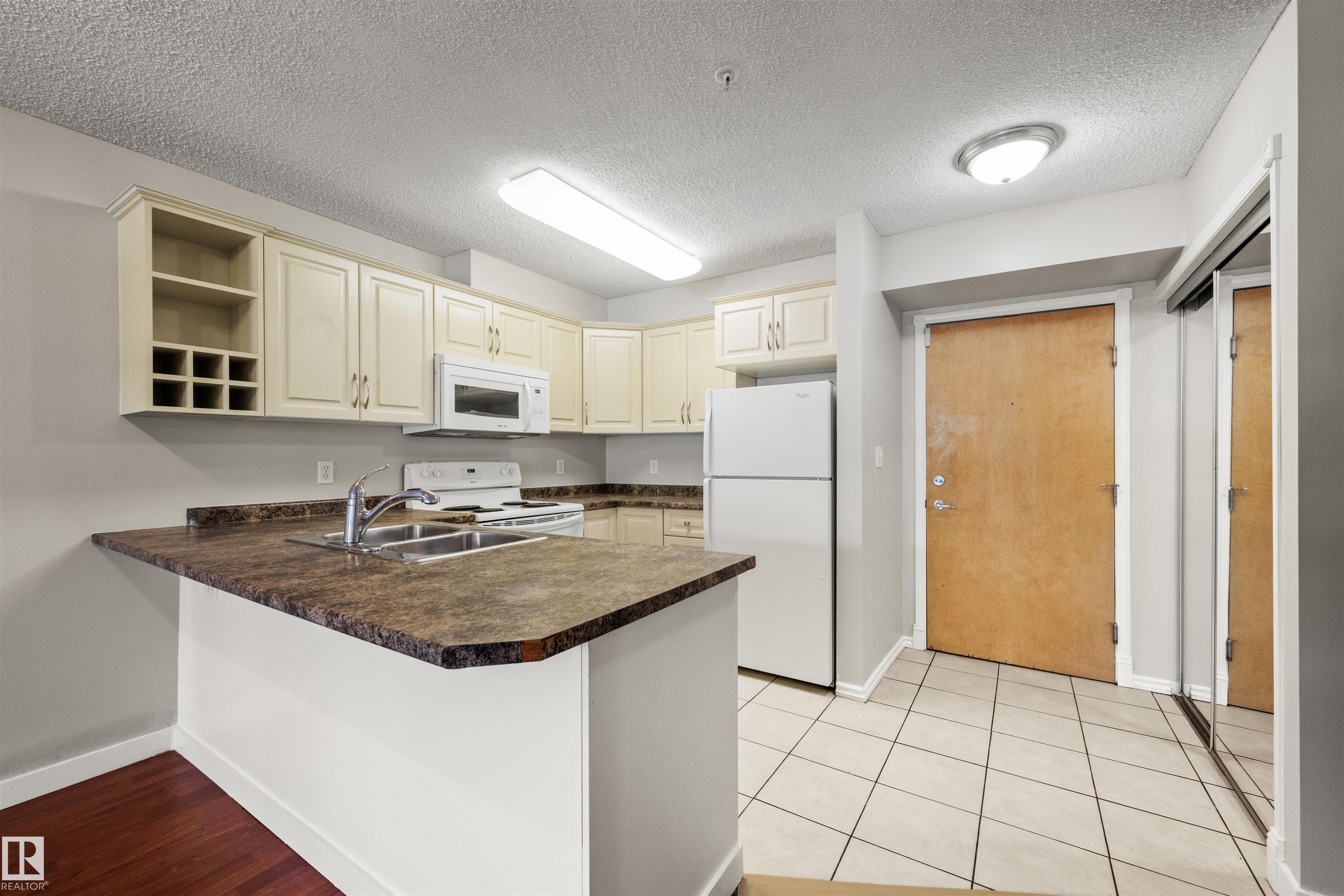 17404 64 Avenue Northwest #113, Edmonton, AB T5T 6X4