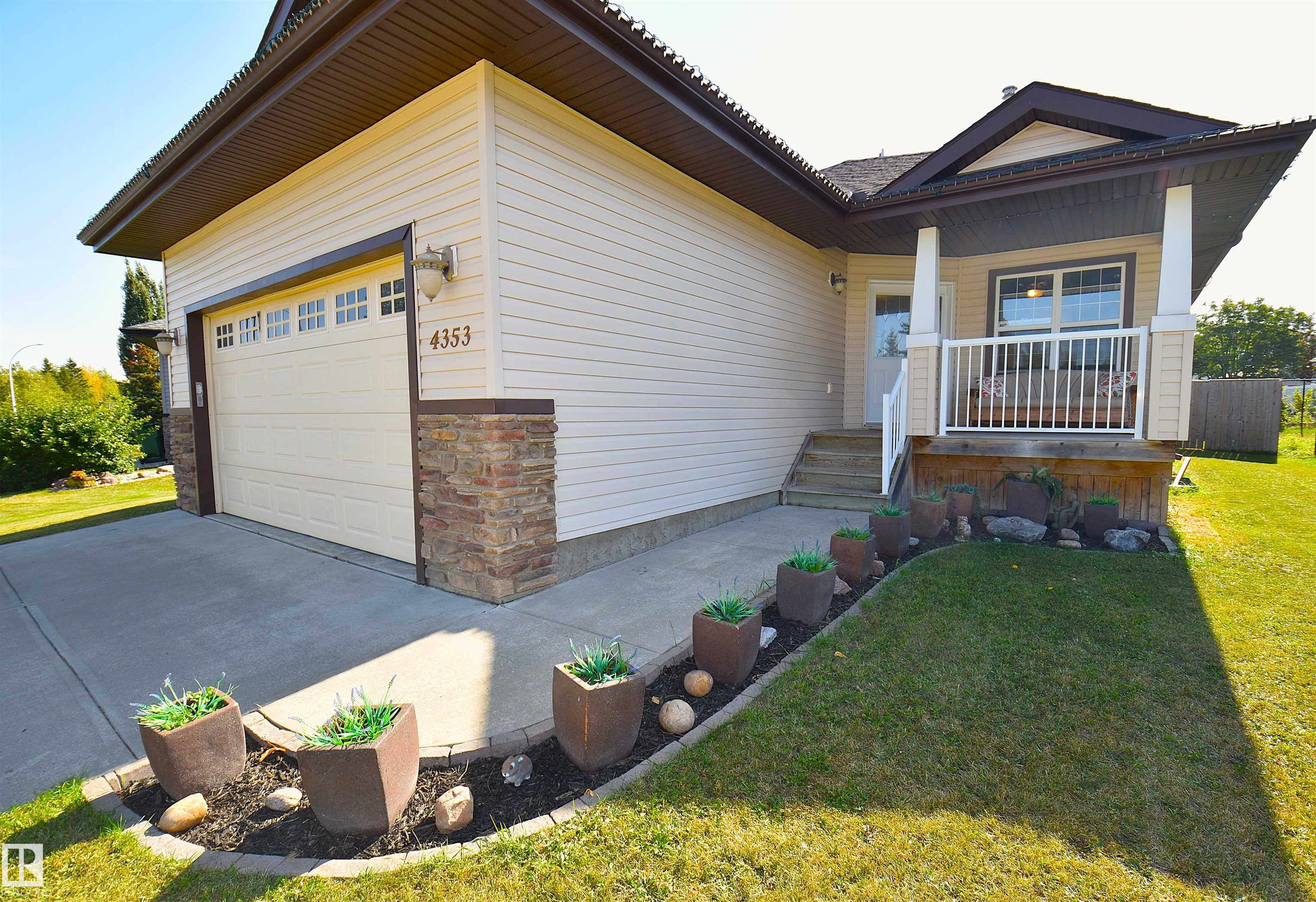 48 Av Unit 4353 Ave #a, Onoway, AB T0E 1V0