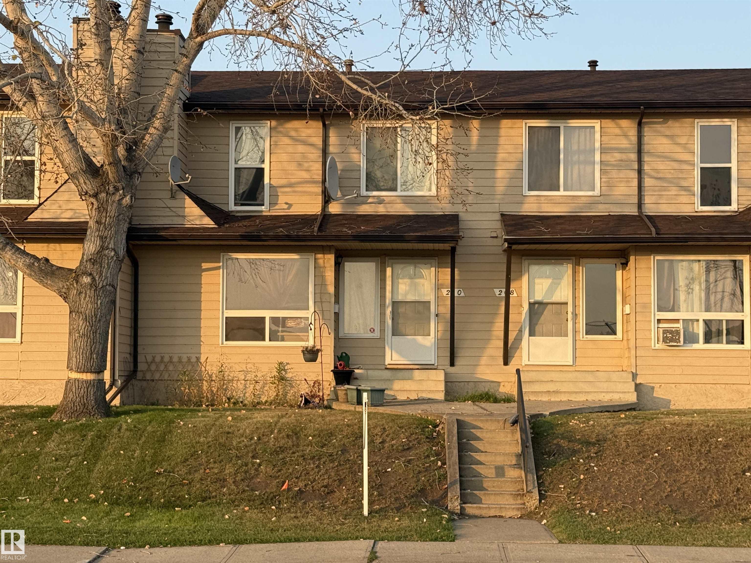 210 Warwick Rd NW, Edmonton, AB T5X 4P8